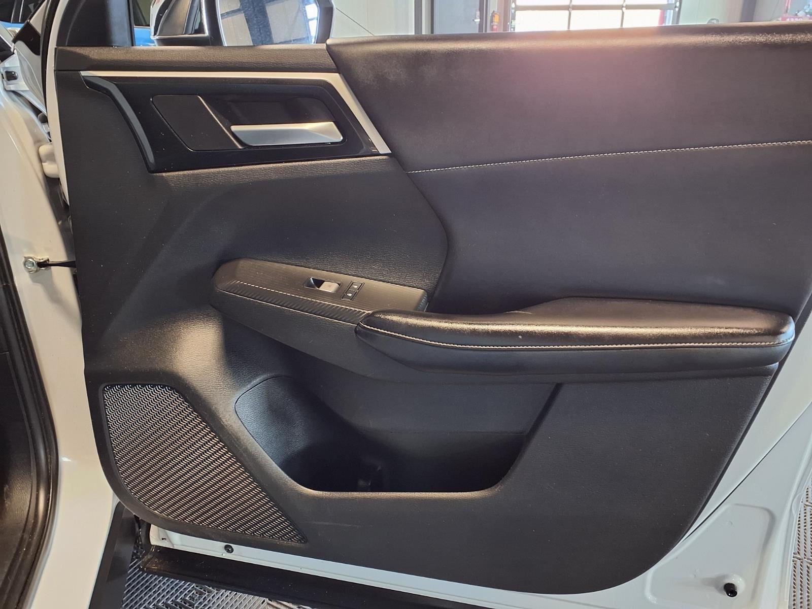 2022 Mitsubishi Outlander SE - White Diamond exterior view 14