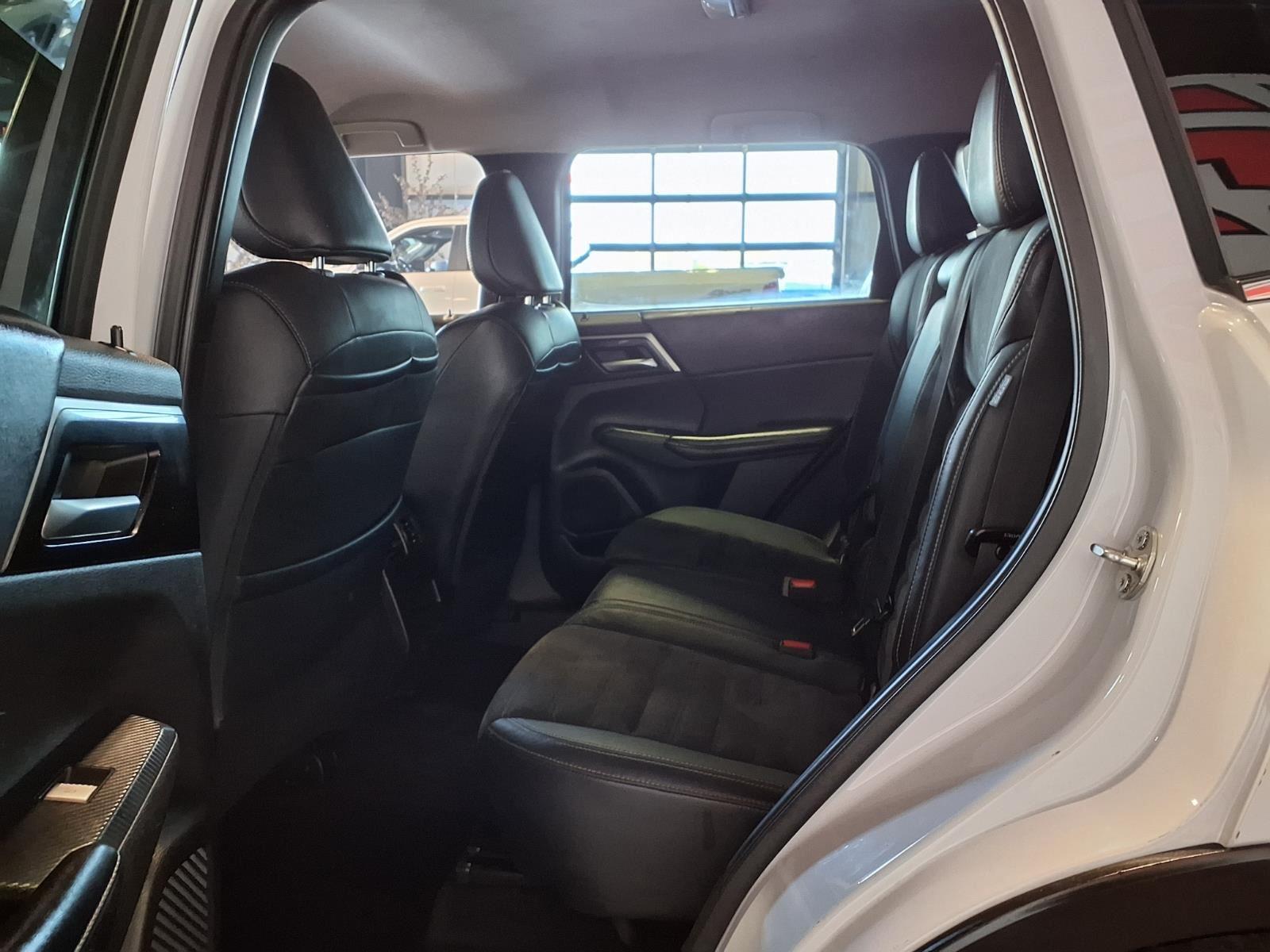 2022 Mitsubishi Outlander SE - White Diamond exterior view 15