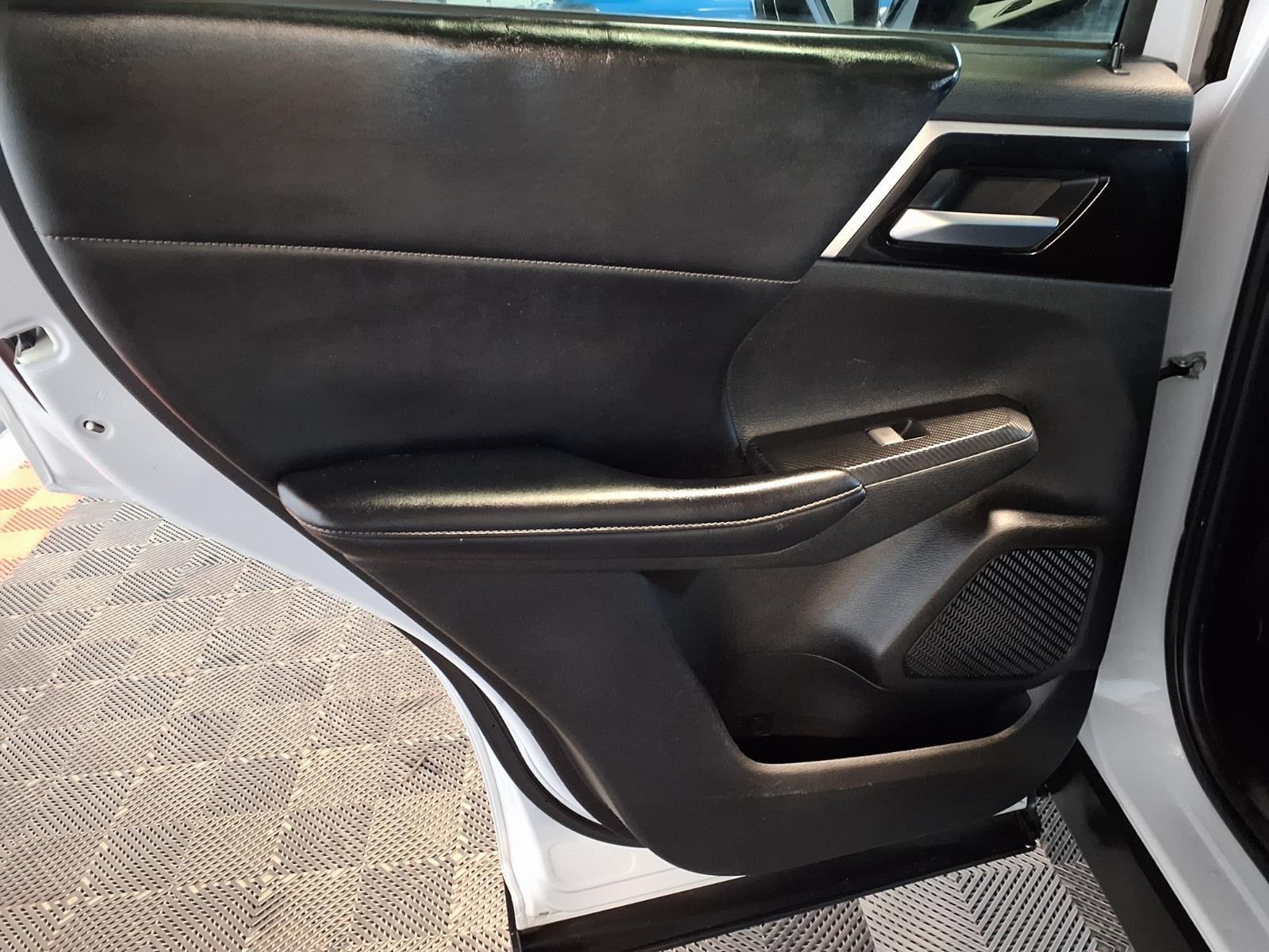 2022 Mitsubishi Outlander SE - White Diamond exterior view 16