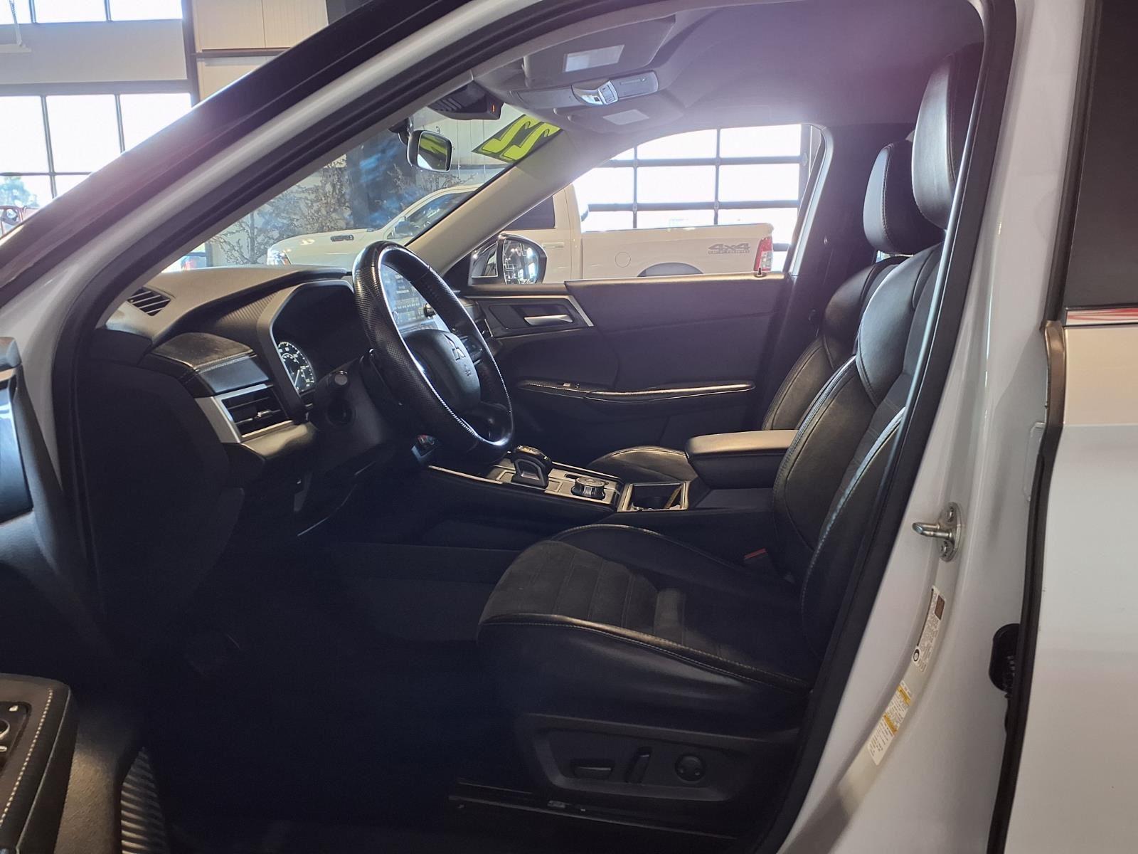 2022 Mitsubishi Outlander SE - White Diamond exterior view 19