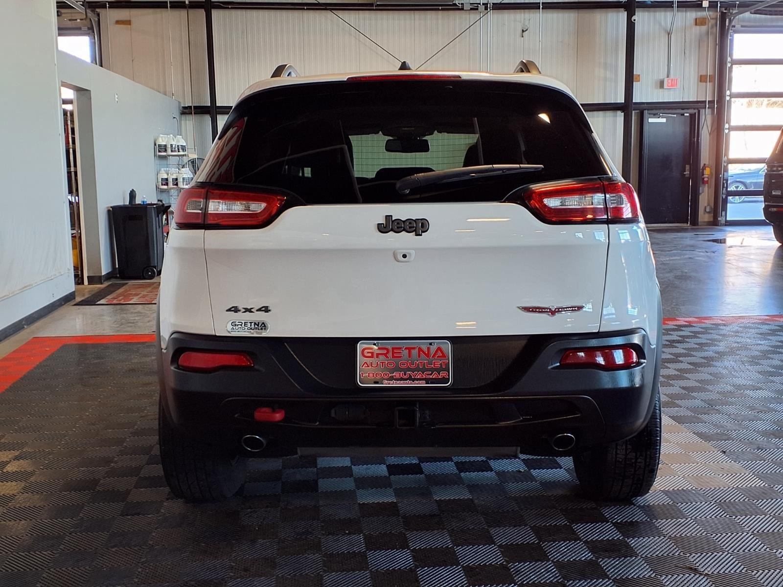 2017 Jeep Cherokee Trailhawk - Bright White Clearcoat exterior view 5