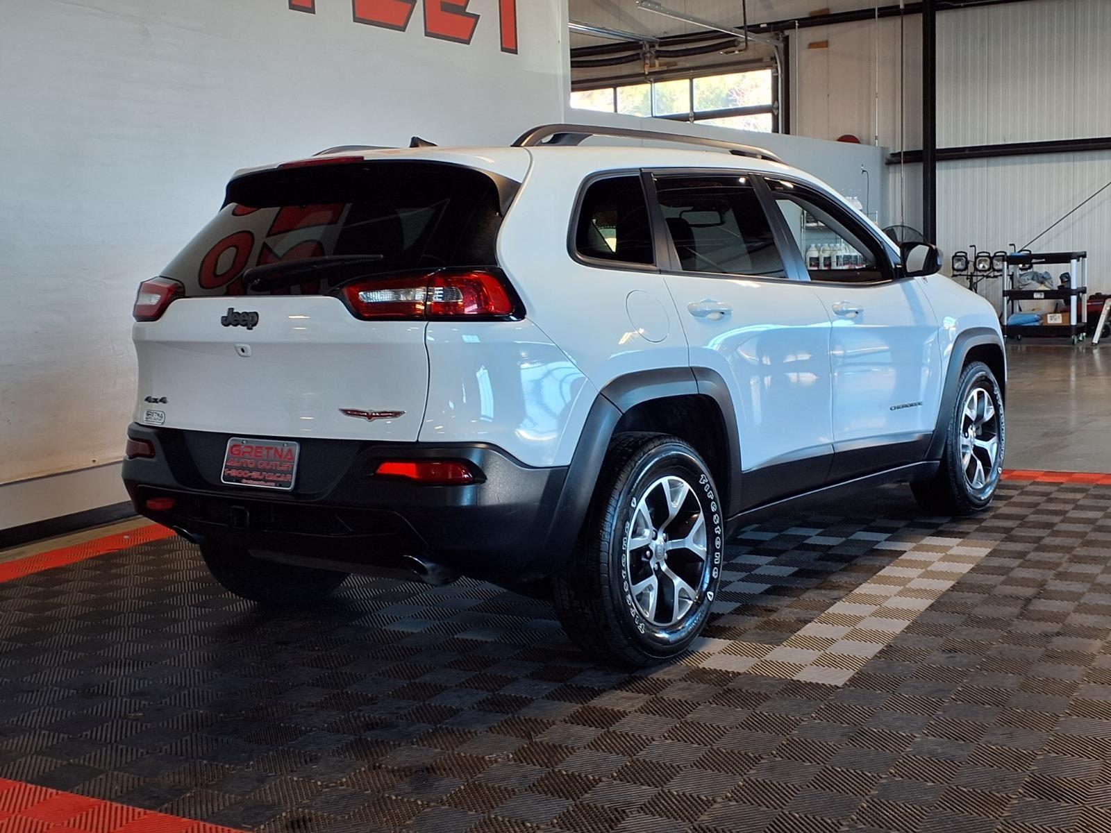 2017 Jeep Cherokee Trailhawk - Bright White Clearcoat exterior view 7