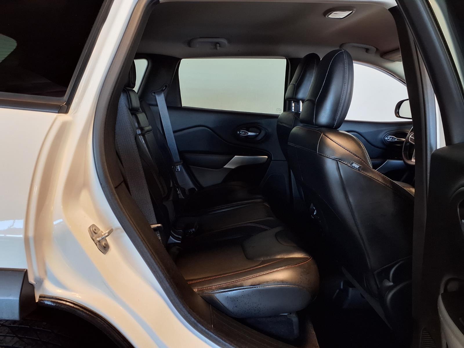 2017 Jeep Cherokee Trailhawk - Bright White Clearcoat exterior view 9