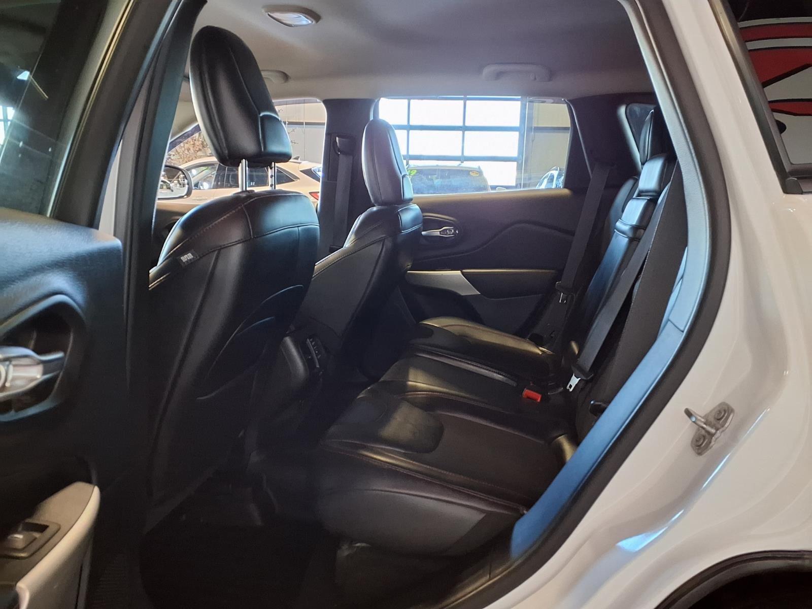 2017 Jeep Cherokee Trailhawk - Bright White Clearcoat exterior view 13