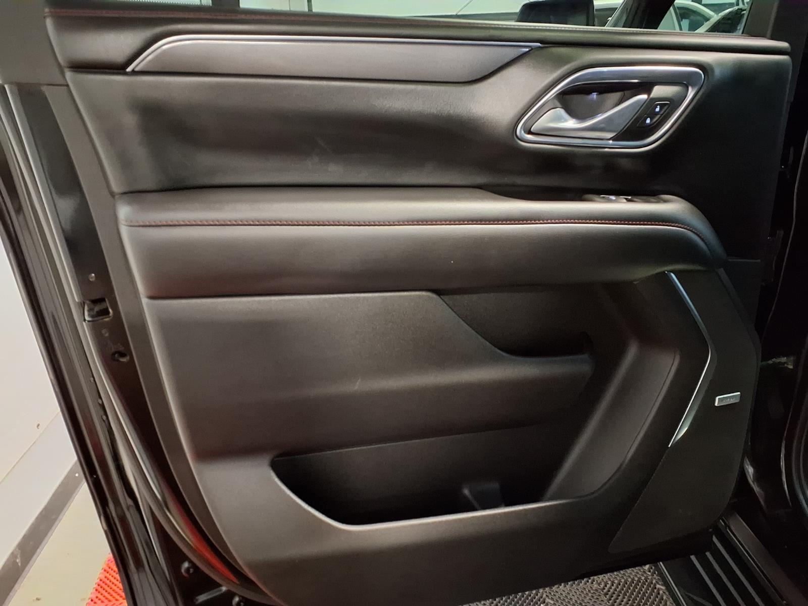 2022 Chevrolet Suburban RST - Black exterior view 18