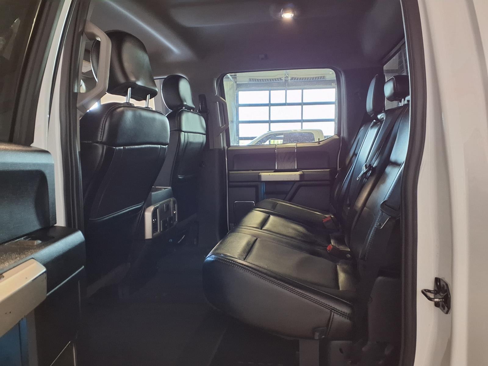 2019 Ford Super Duty F-250 SRW LARIAT - Oxford White exterior view 14