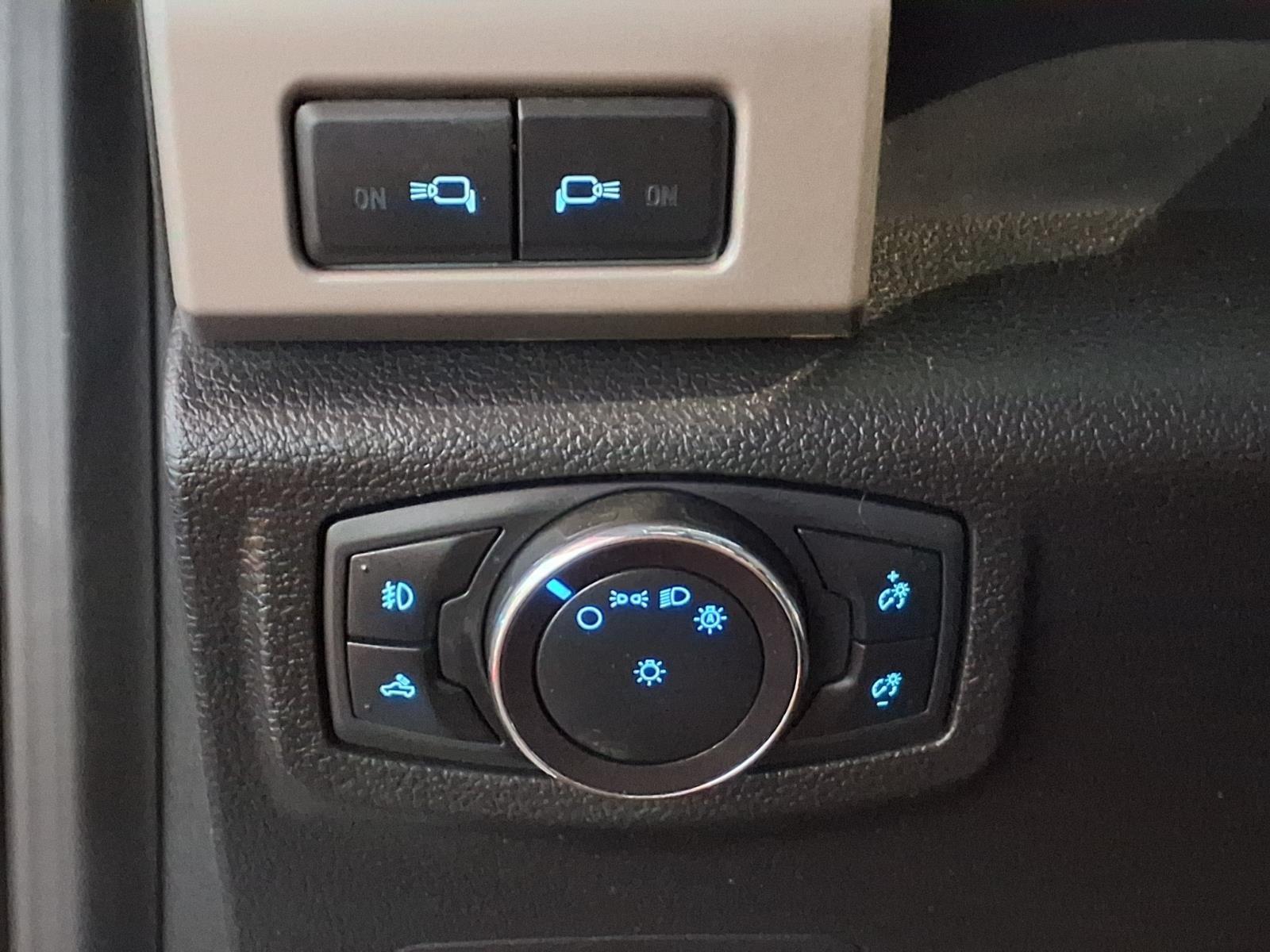 2019 Ford Super Duty F-250 SRW LARIAT - Oxford White exterior view 19