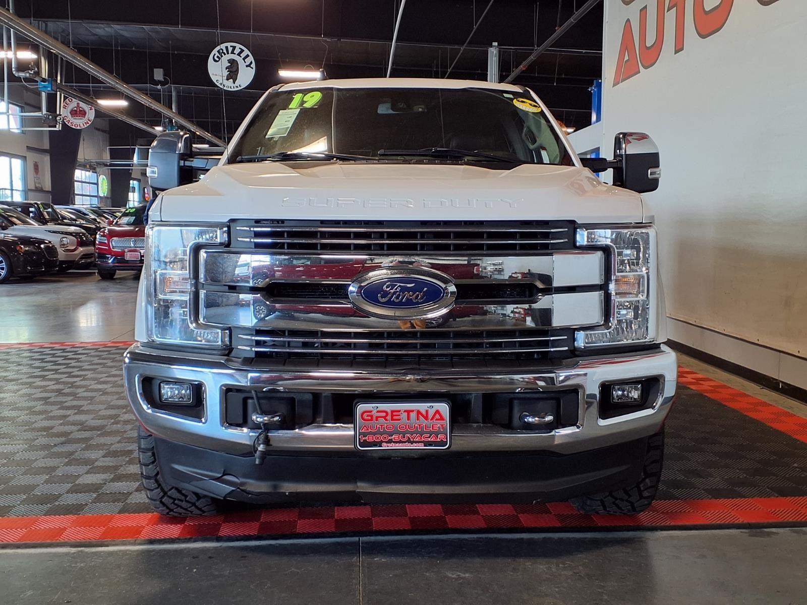 2019 Ford Super Duty F-250 SRW LARIAT - Oxford White exterior view 2