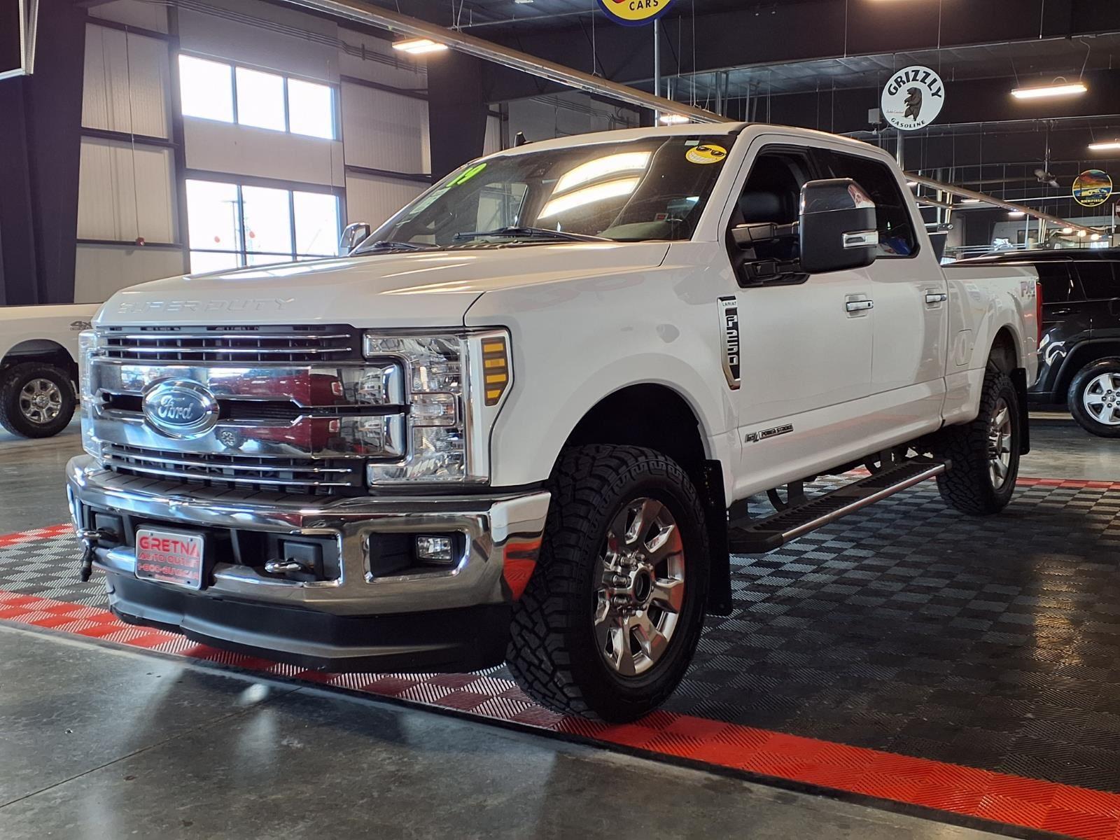 2019 Ford Super Duty F-250 SRW LARIAT - Oxford White exterior view 3