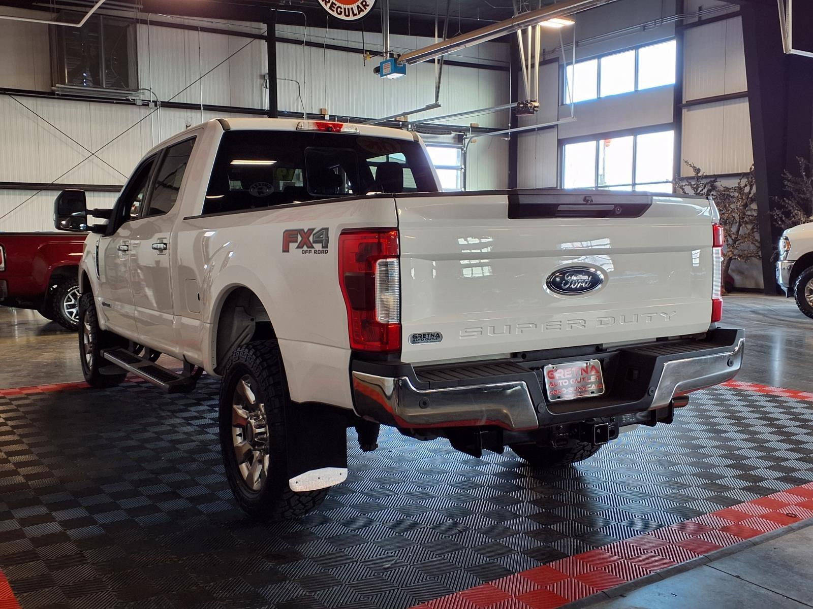 2019 Ford Super Duty F-250 SRW LARIAT - Oxford White exterior view 4