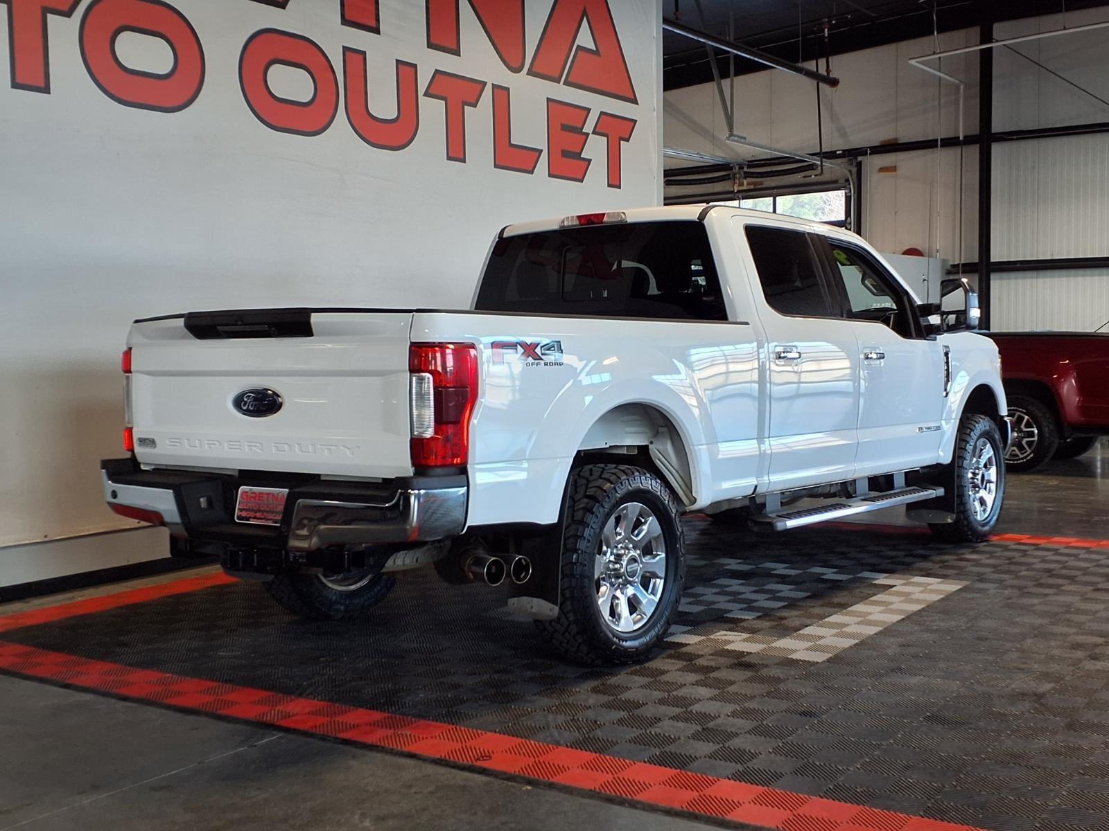 2019 Ford Super Duty F-250 SRW LARIAT - Oxford White exterior view 7