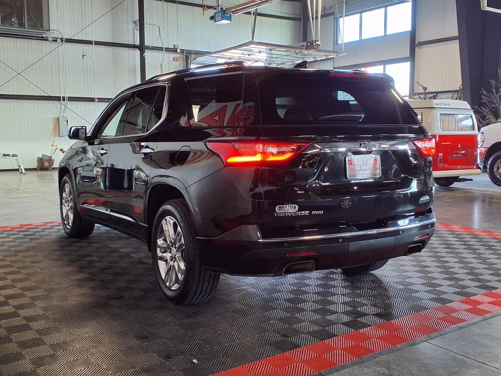 2021 CHEVROLET TRAVERSE - BLACK exterior view 4