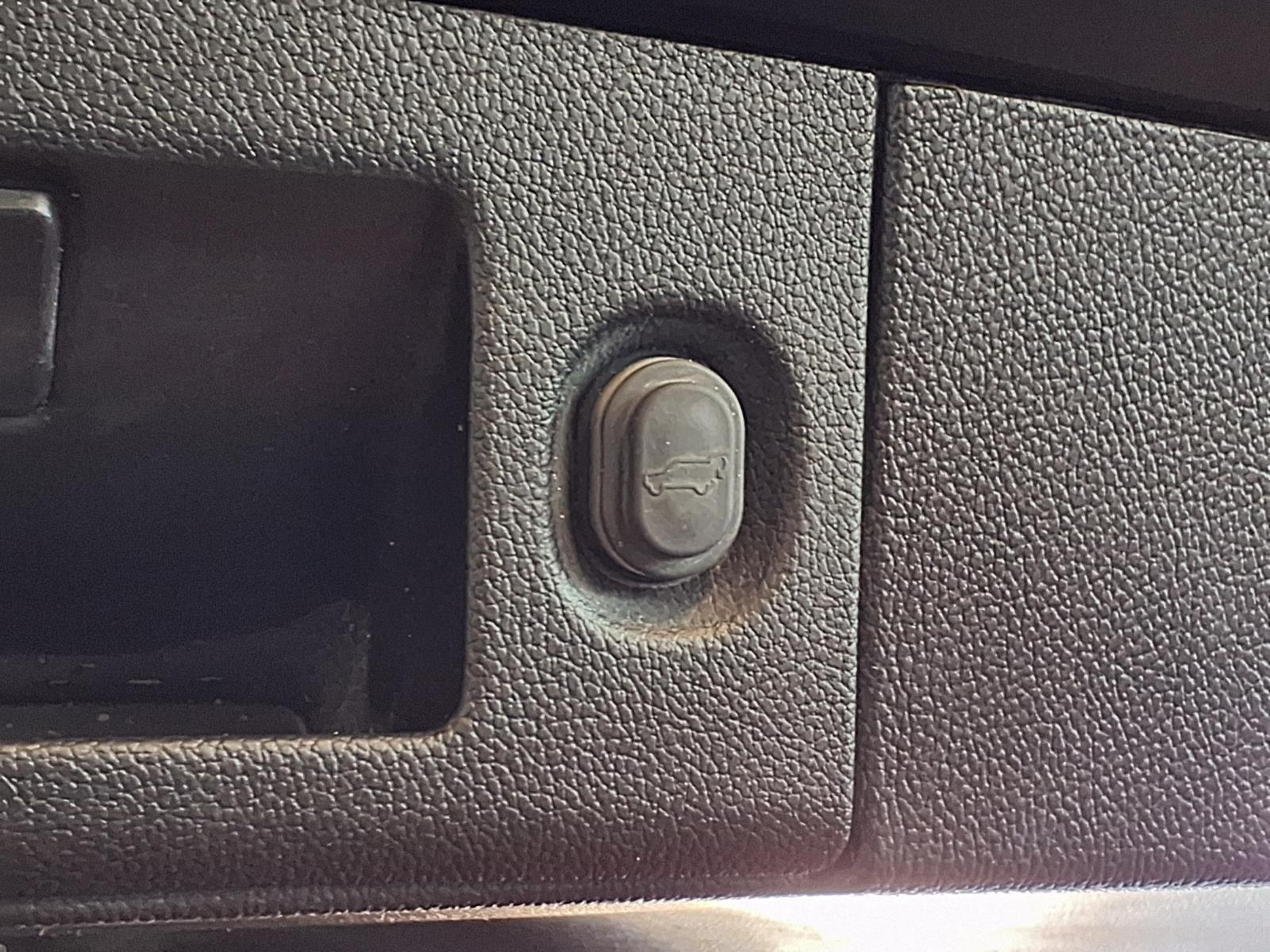 2020 Cadillac Escalade Luxury - Black Raven exterior view 7