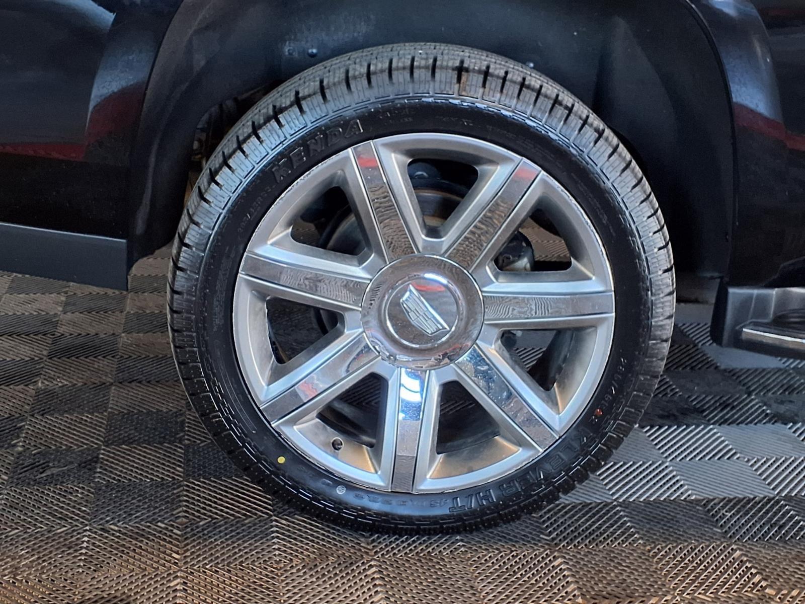 2020 Cadillac Escalade Luxury - Black Raven exterior view 9