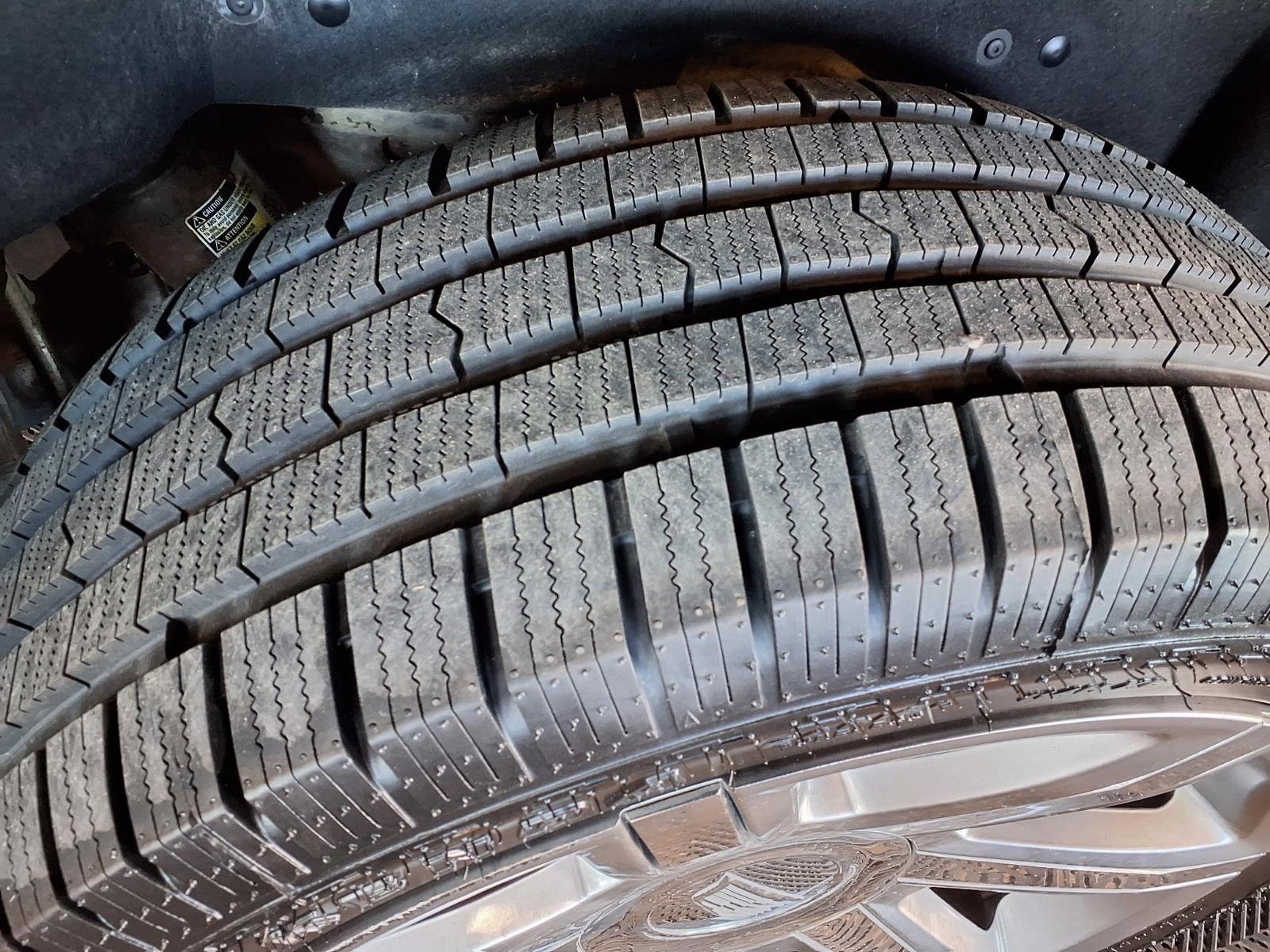 2020 Cadillac Escalade Luxury - Black Raven exterior view 10