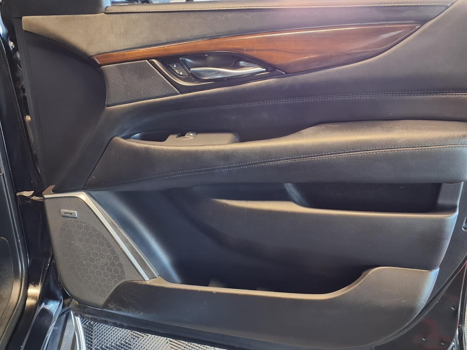 2020 Cadillac Escalade Luxury - Black Raven exterior view 15