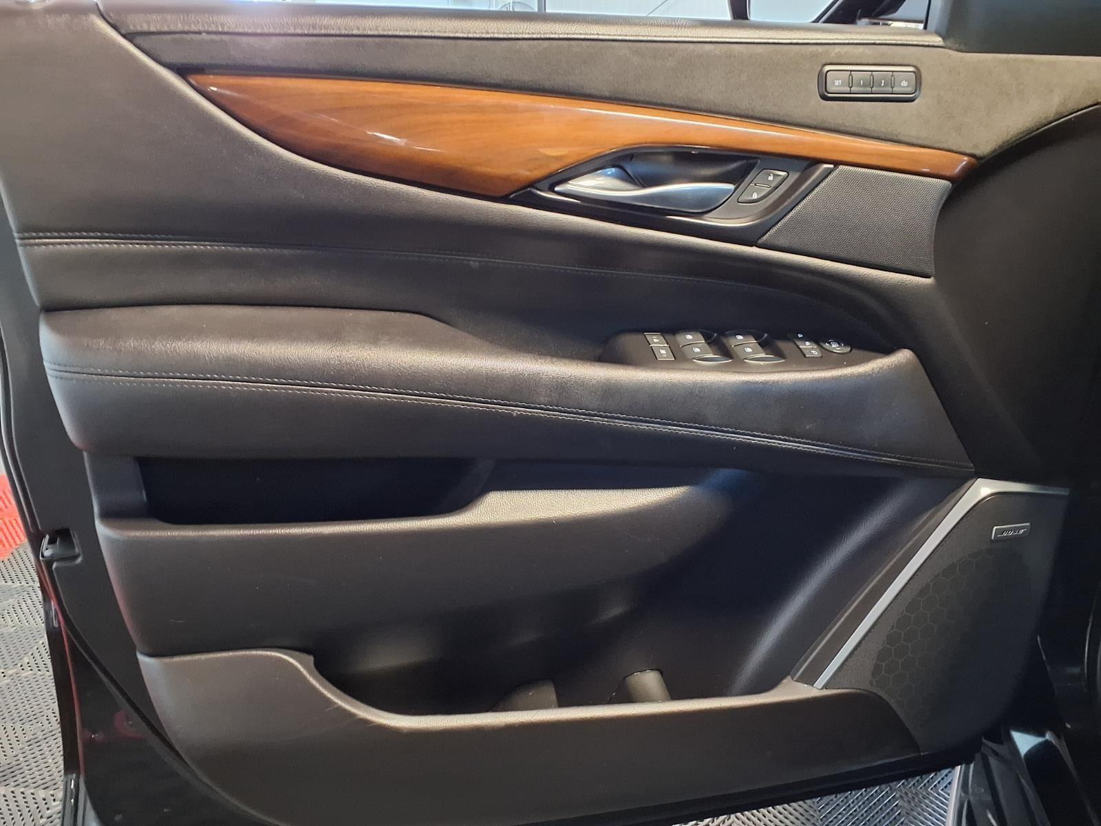 2020 Cadillac Escalade Luxury - Black Raven exterior view 20