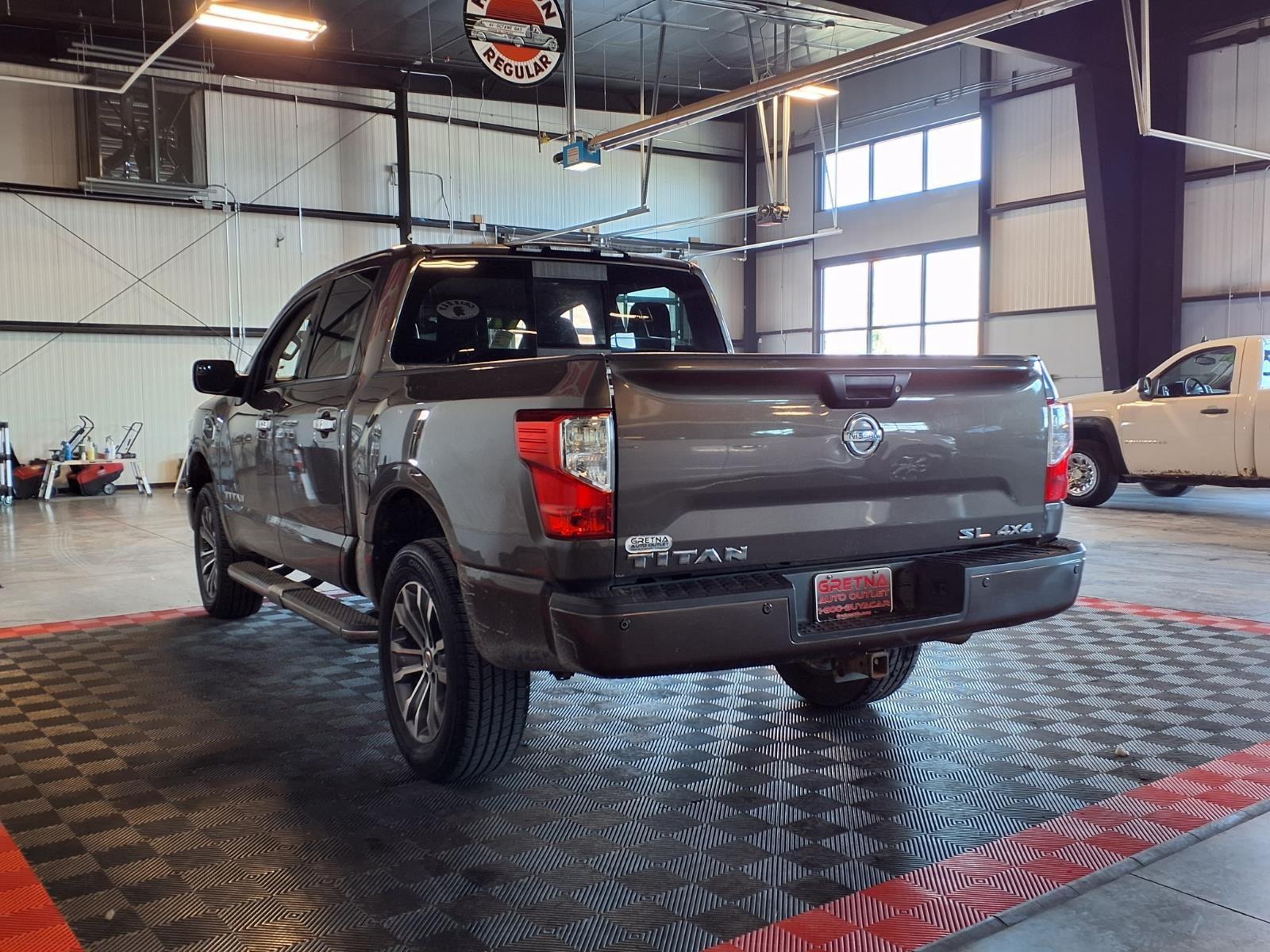 2017 Nissan Titan SL - Gun Metallic exterior view 4