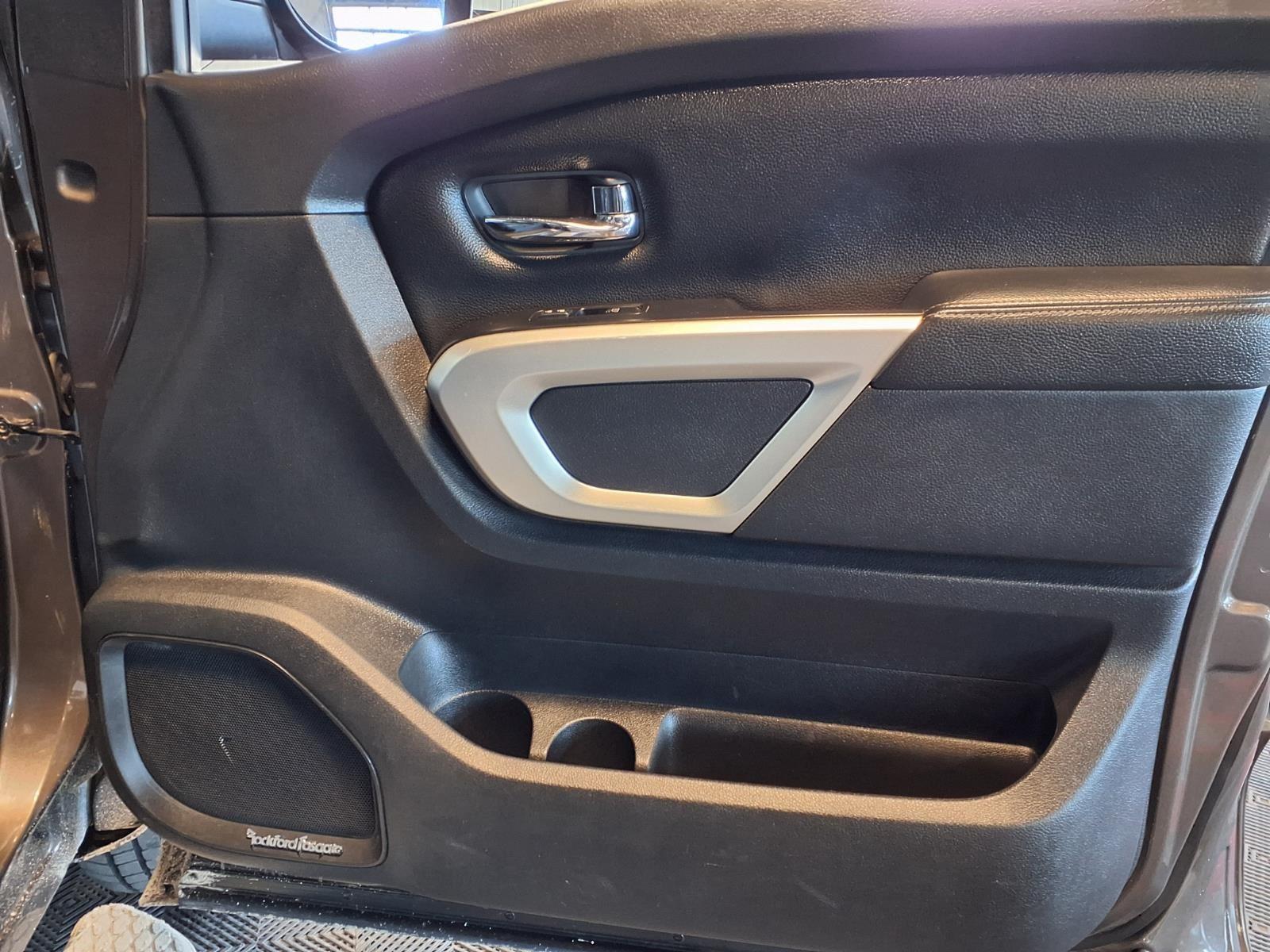 2017 Nissan Titan SL - Gun Metallic exterior view 10