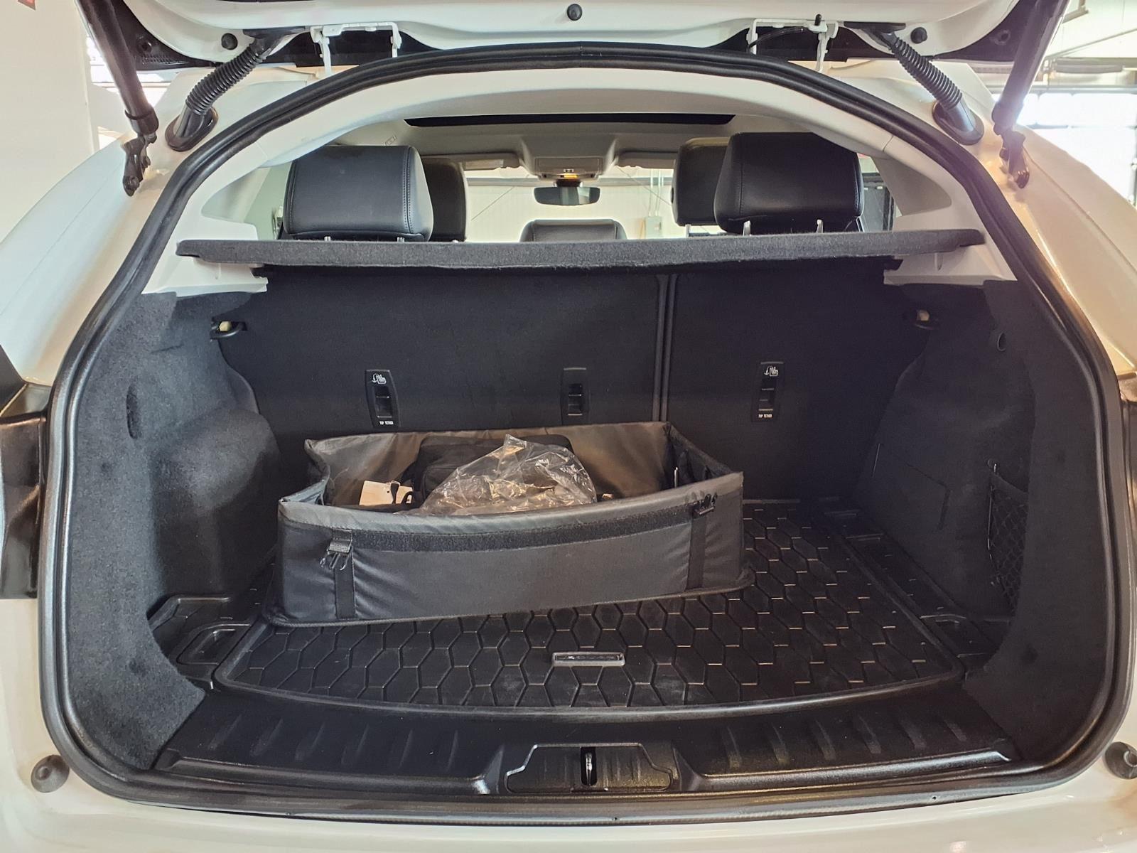 2020 Jaguar E-PACE SE - Fuji White exterior view 5