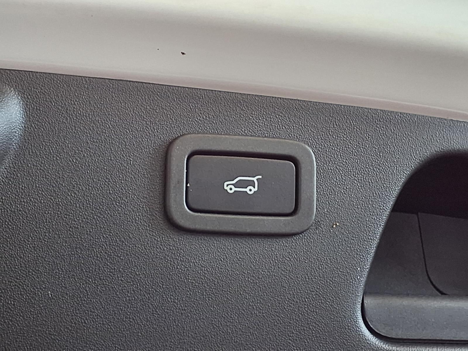 2020 Jaguar E-PACE SE - Fuji White exterior view 6