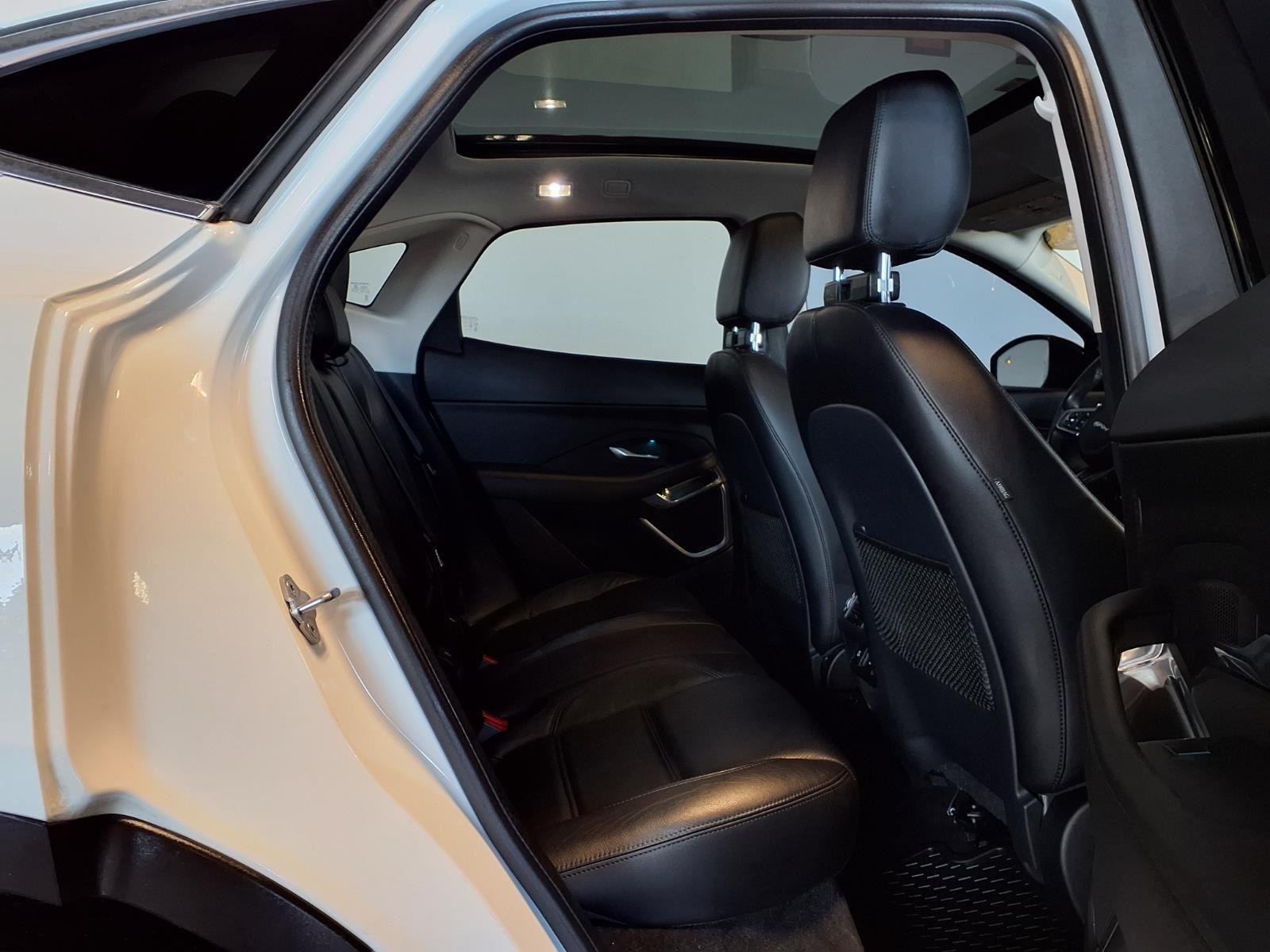 2020 Jaguar E-PACE SE - Fuji White exterior view 9