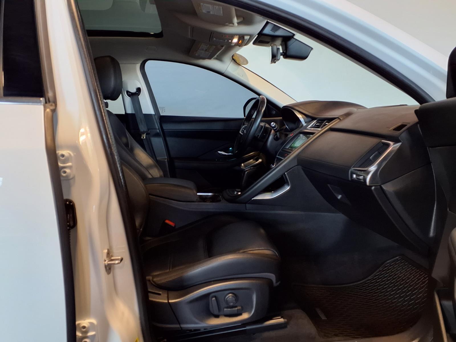 2020 Jaguar E-PACE SE - Fuji White exterior view 11