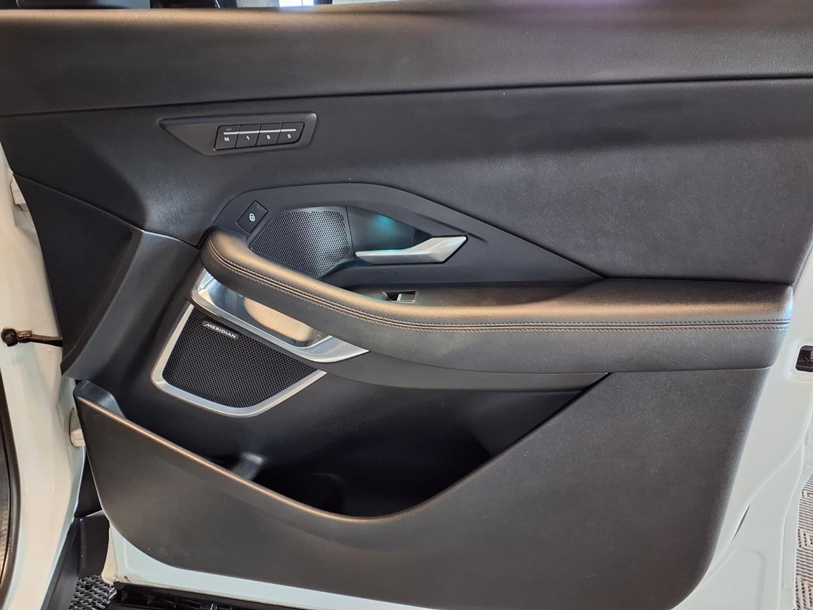 2020 Jaguar E-PACE SE - Fuji White exterior view 12