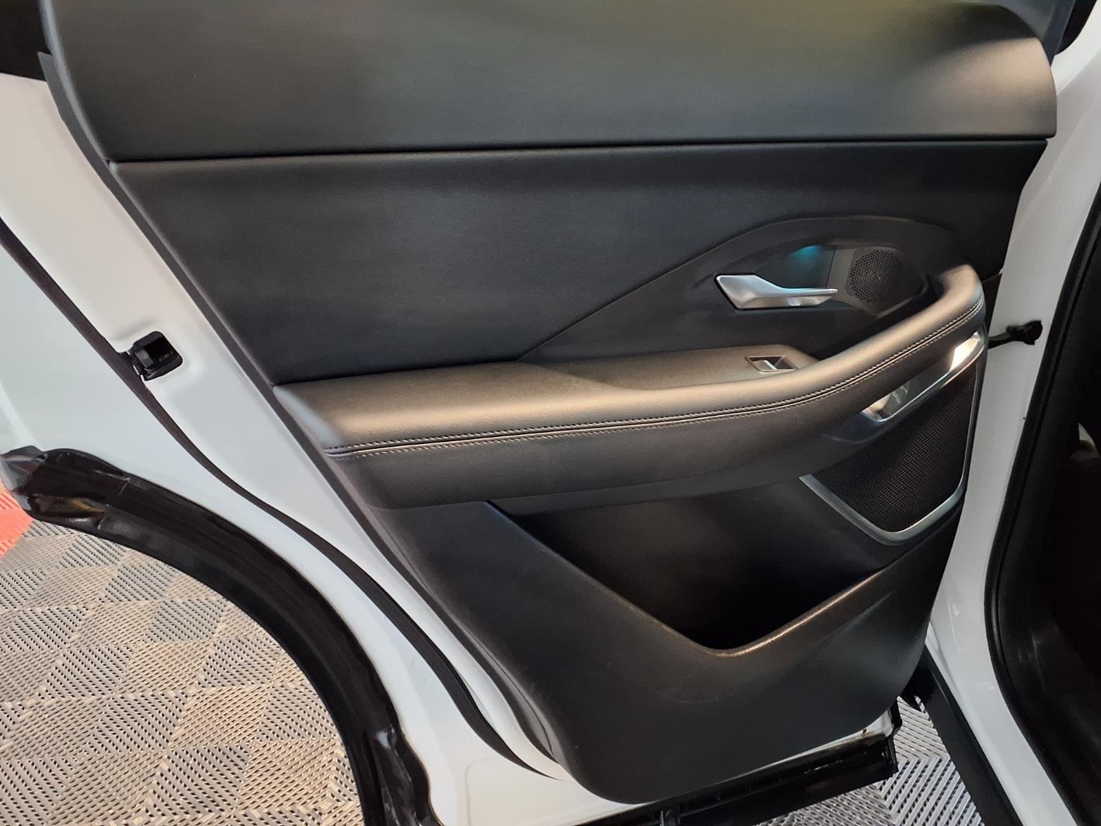 2020 Jaguar E-PACE SE - Fuji White exterior view 14