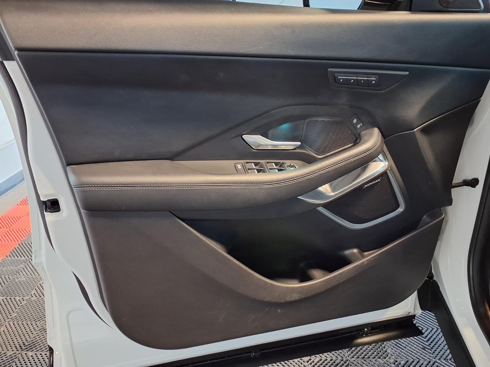 2020 Jaguar E-PACE SE - Fuji White exterior view 16