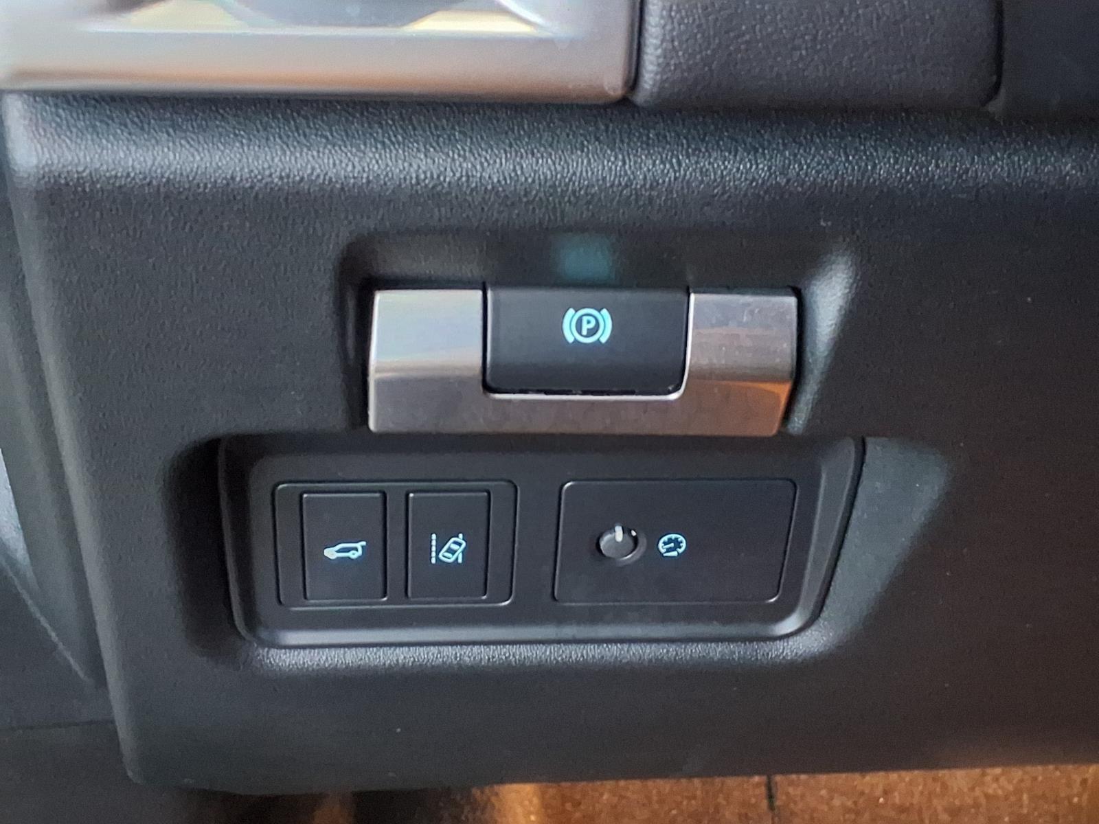 2020 Jaguar E-PACE SE - Fuji White exterior view 17