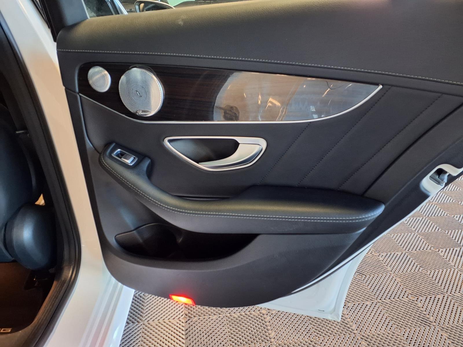 2015 Mercedes-Benz C-Class C 300 - Polar White exterior view 8