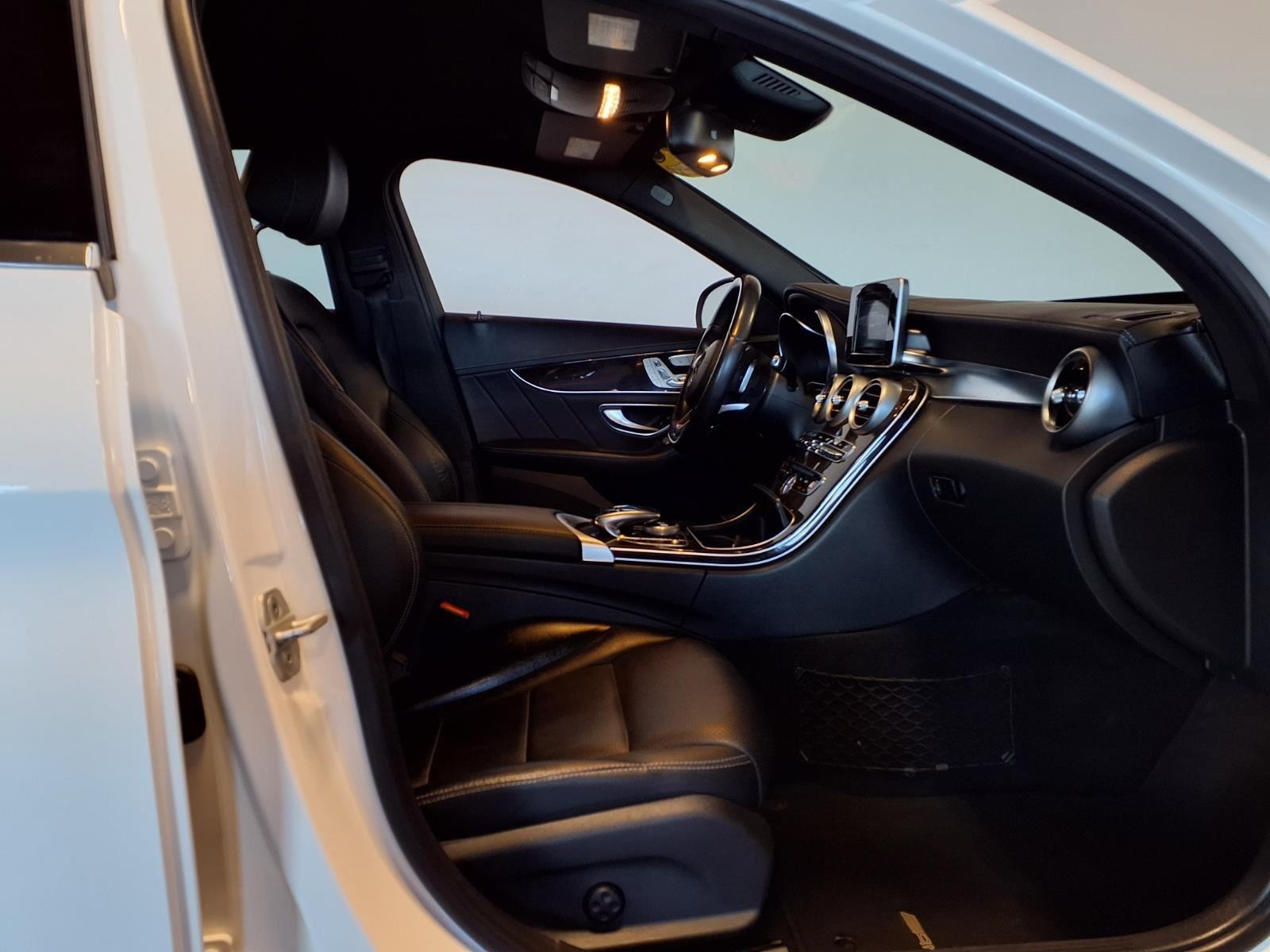 2015 Mercedes-Benz C-Class C 300 - Polar White exterior view 9