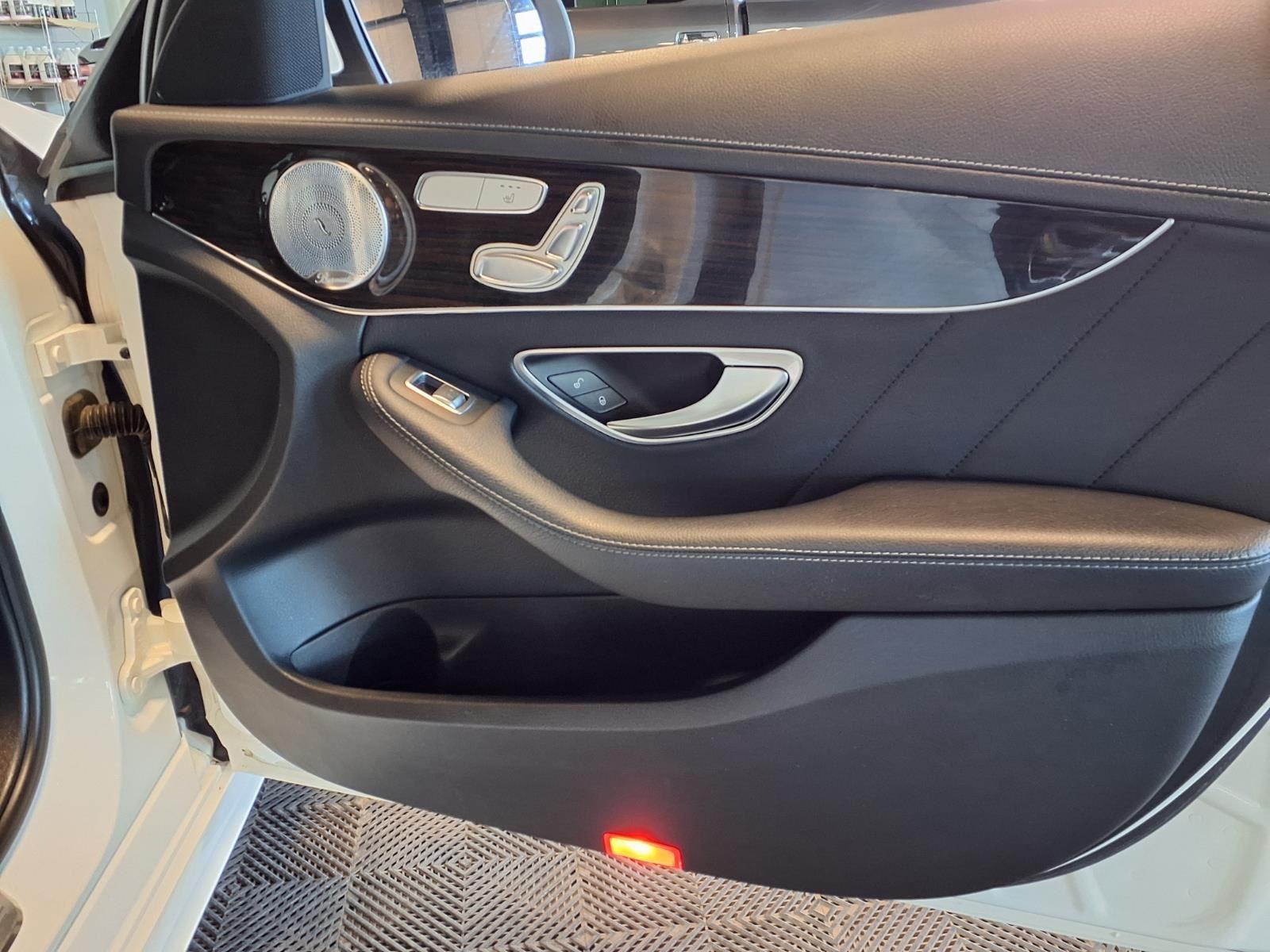 2015 Mercedes-Benz C-Class C 300 - Polar White exterior view 10