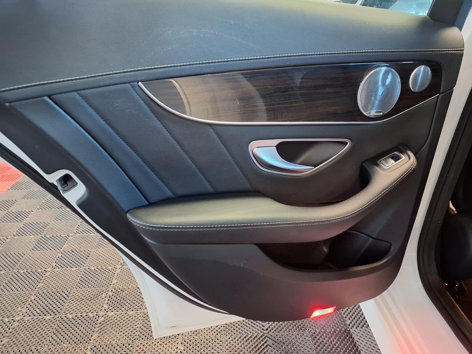 2015 Mercedes-Benz C-Class C 300 - Polar White exterior view 12