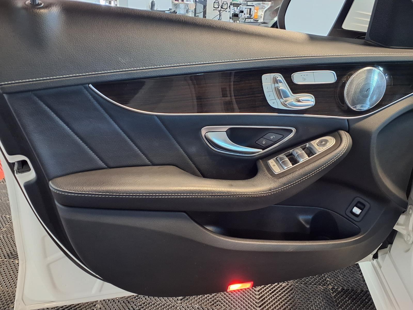 2015 Mercedes-Benz C-Class C 300 - Polar White exterior view 14