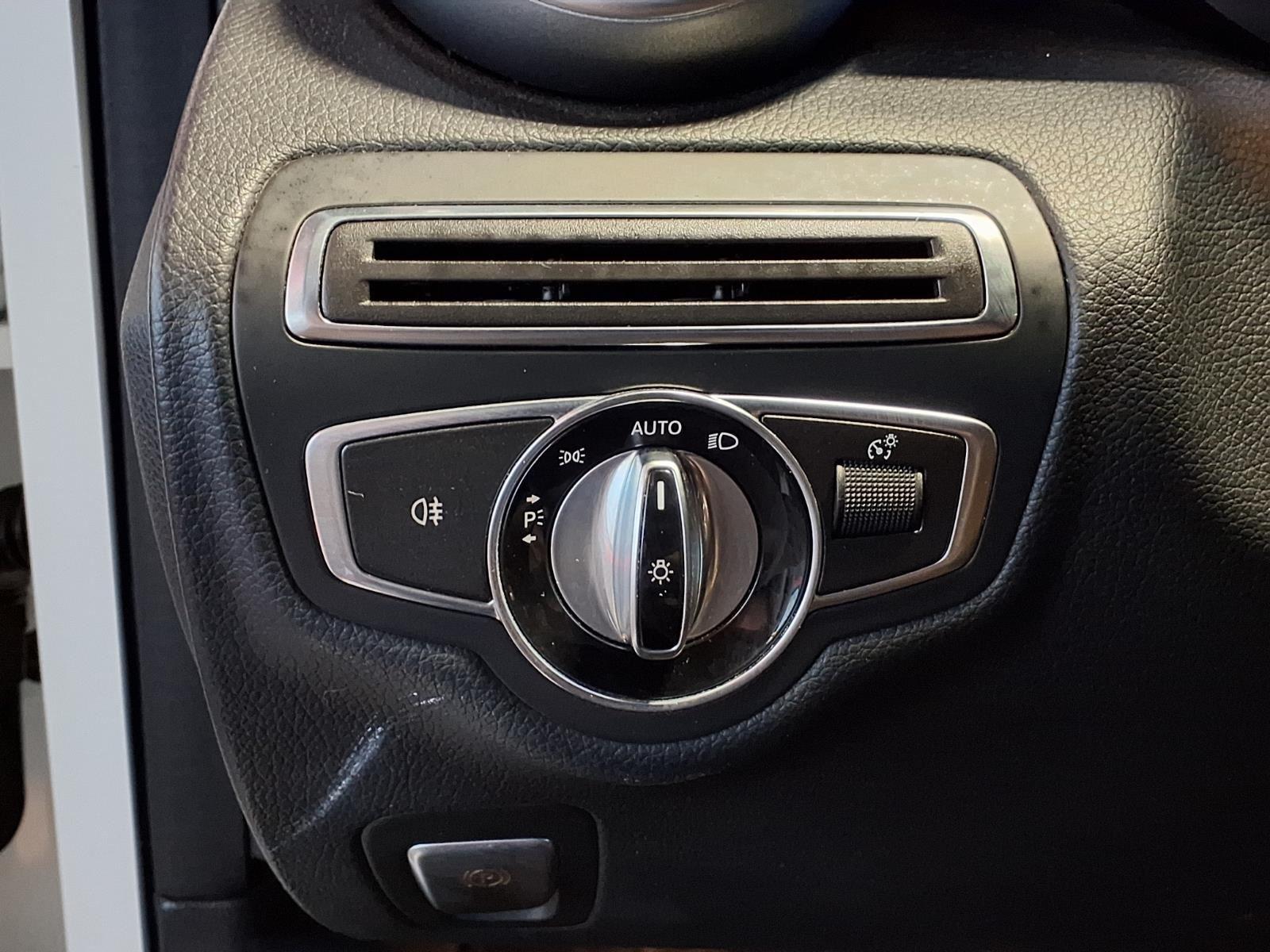 2015 Mercedes-Benz C-Class C 300 - Polar White exterior view 16