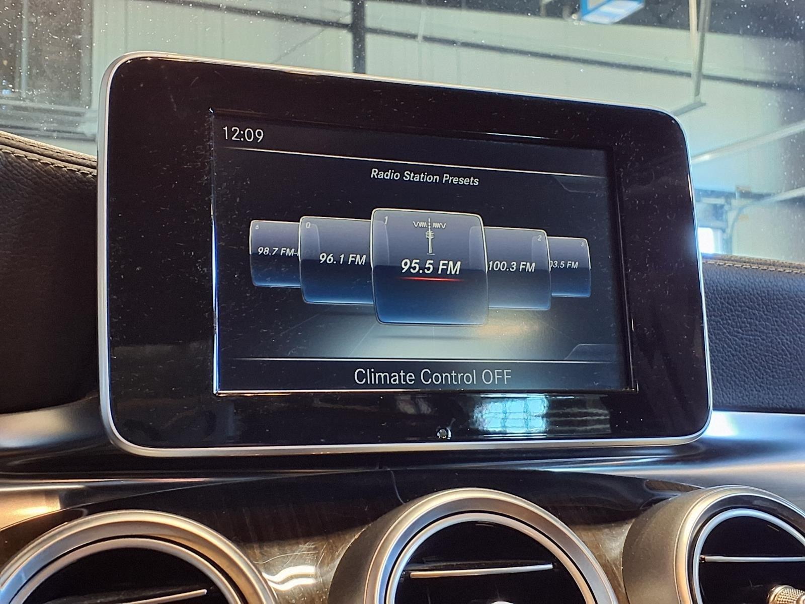 2015 Mercedes-Benz C-Class C 300 - Polar White exterior view 17