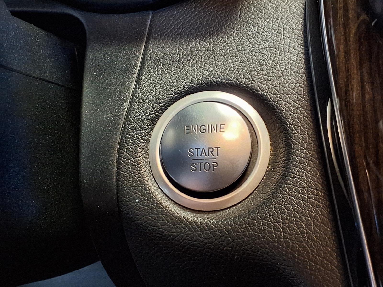 2015 Mercedes-Benz C-Class C 300 - Polar White exterior view 20