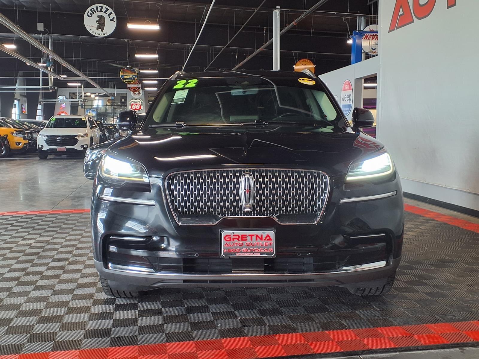 2022 Lincoln Aviator Livery - Infinite Black Metallic Clearcoat exterior view 2