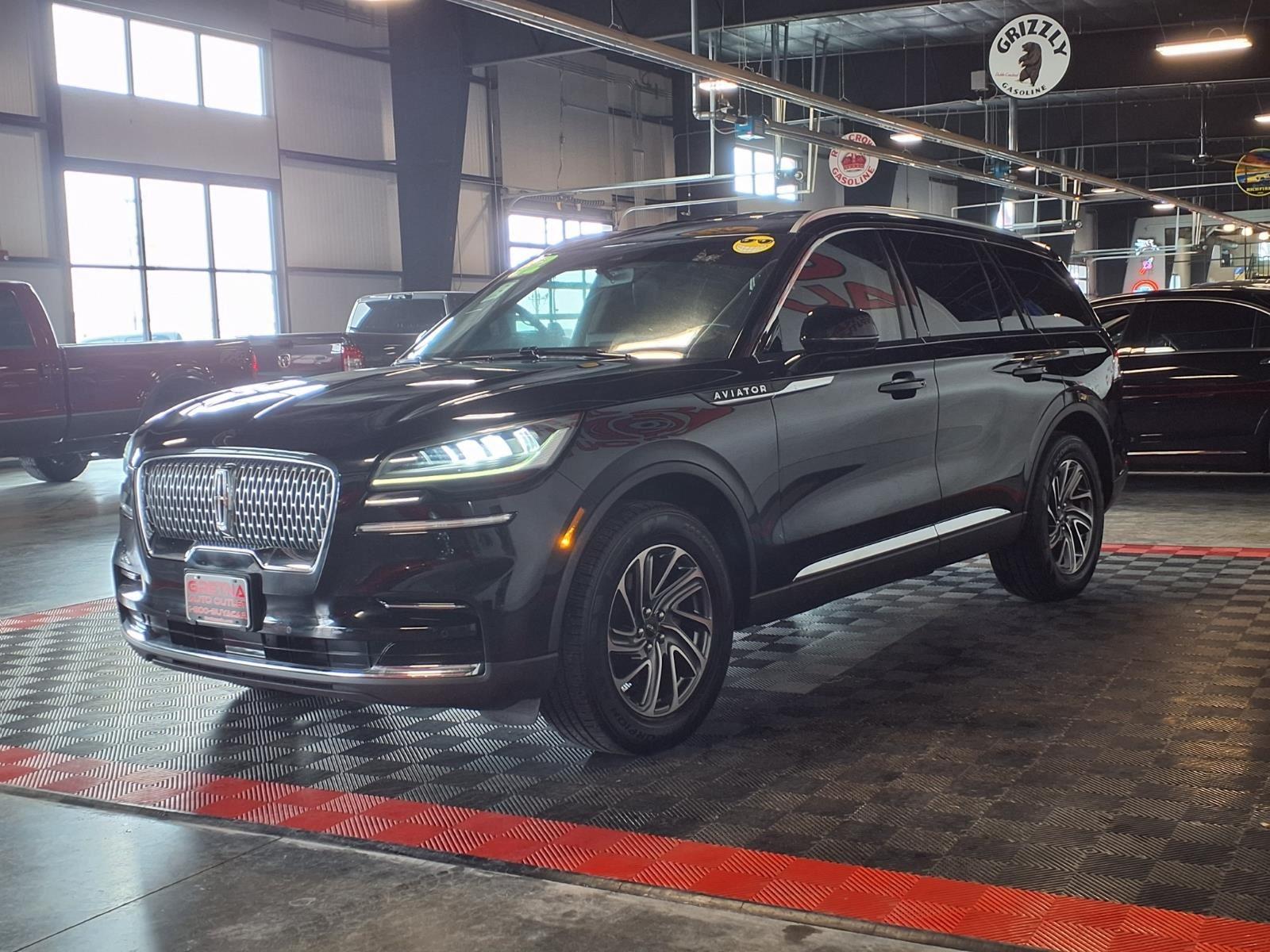 2022 Lincoln Aviator Livery - Infinite Black Metallic Clearcoat exterior view 3