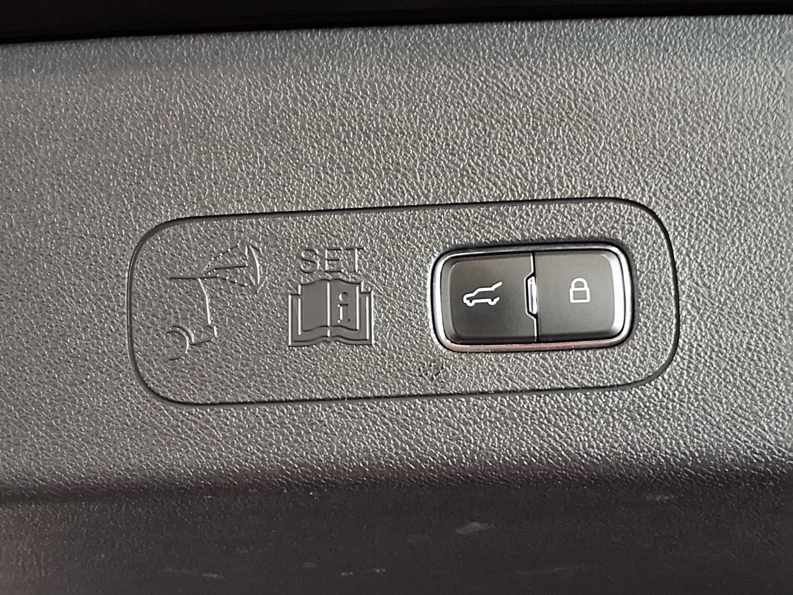 2022 Lincoln Aviator Livery - Infinite Black Metallic Clearcoat exterior view 7