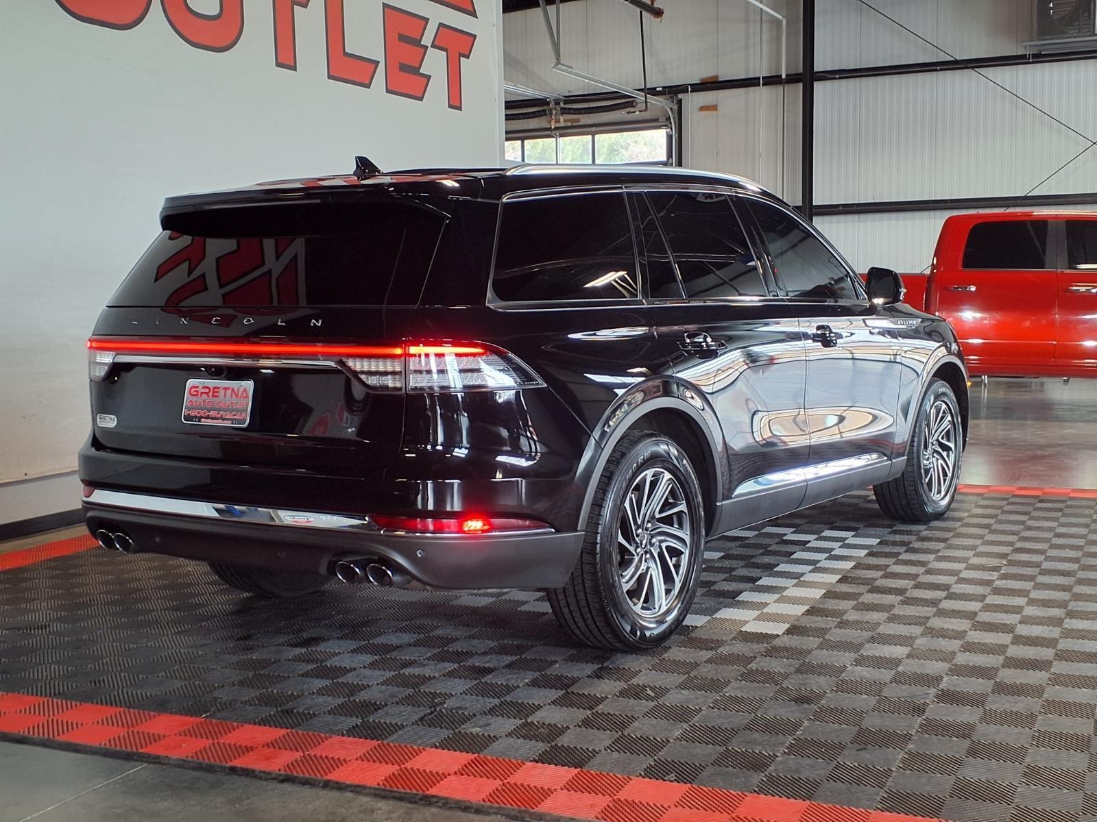 2022 Lincoln Aviator Livery - Infinite Black Metallic Clearcoat exterior view 8