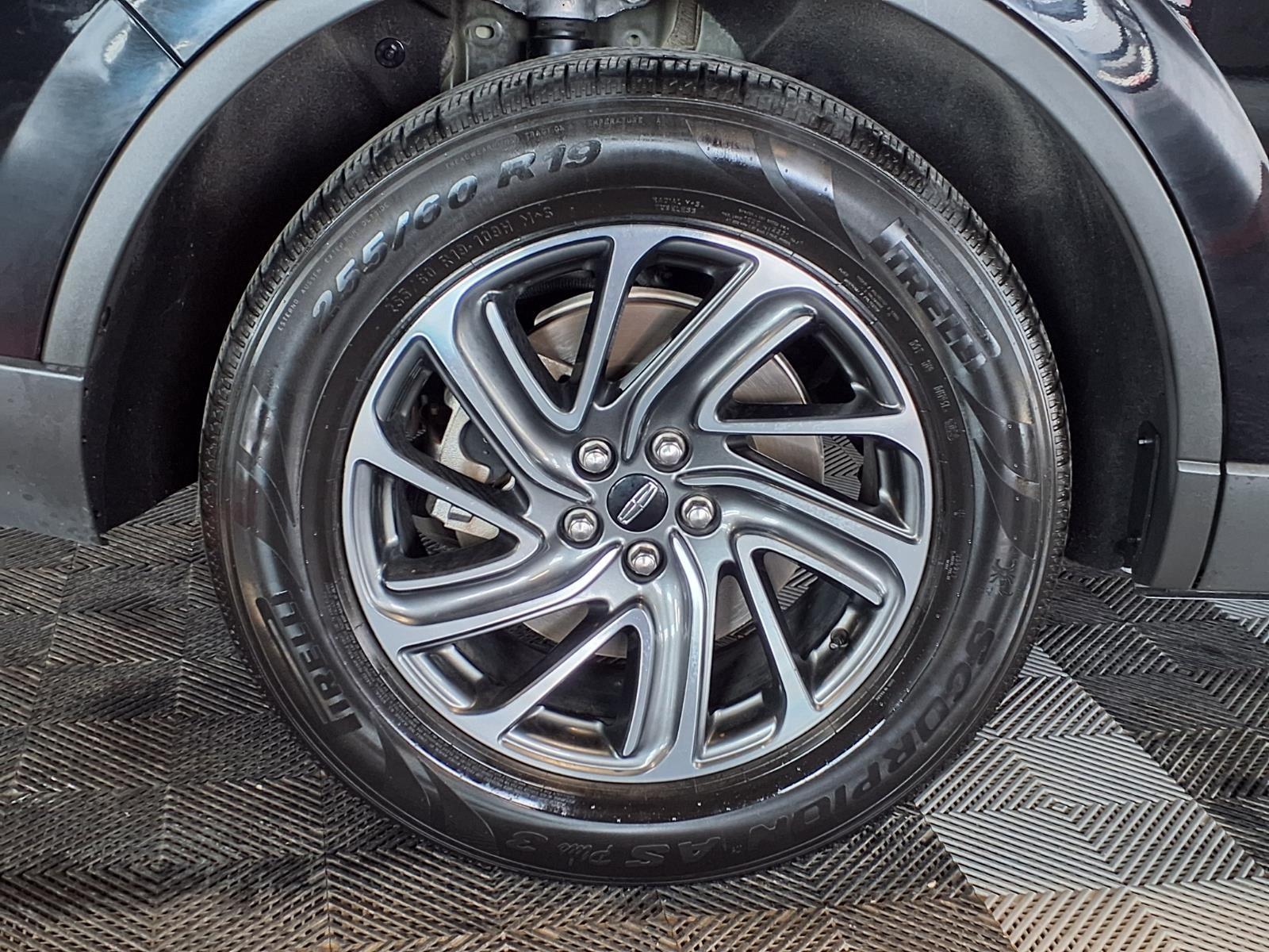 2022 Lincoln Aviator Livery - Infinite Black Metallic Clearcoat exterior view 9