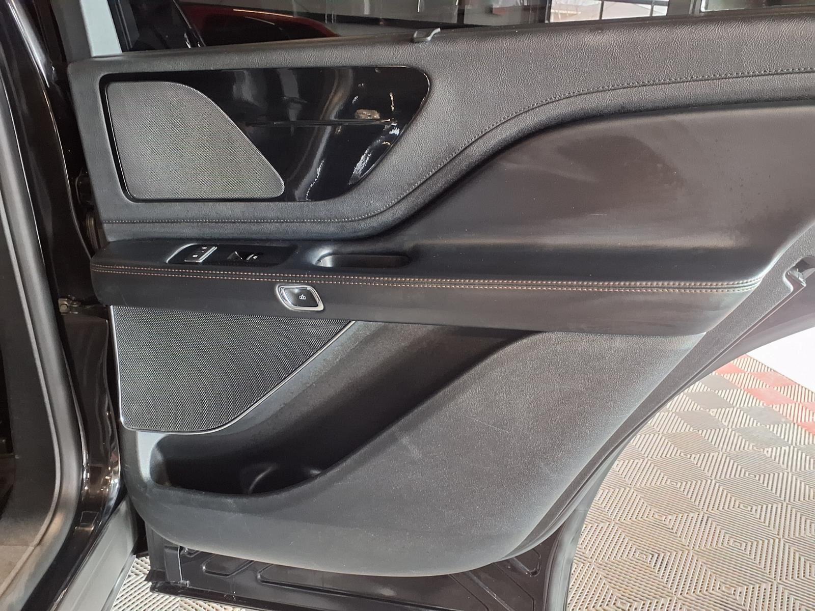 2022 Lincoln Aviator Livery - Infinite Black Metallic Clearcoat exterior view 11