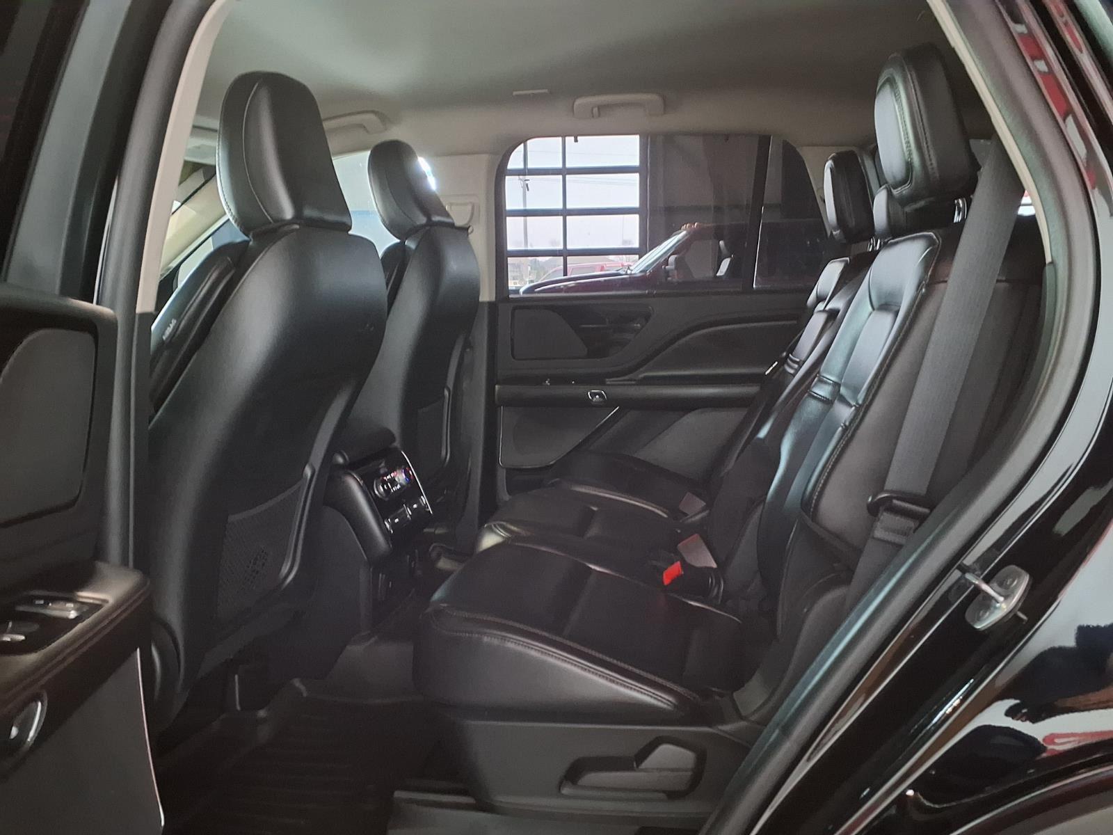 2022 Lincoln Aviator Livery - Infinite Black Metallic Clearcoat exterior view 14