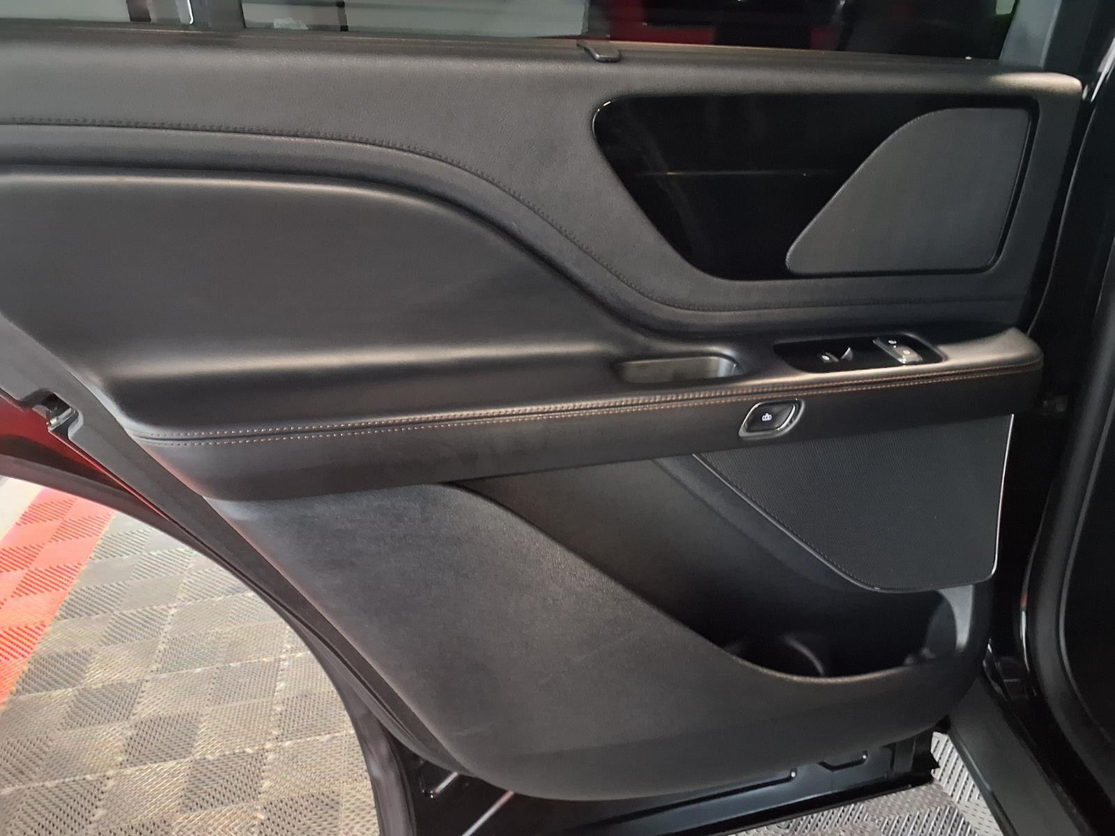 2022 Lincoln Aviator Livery - Infinite Black Metallic Clearcoat exterior view 15