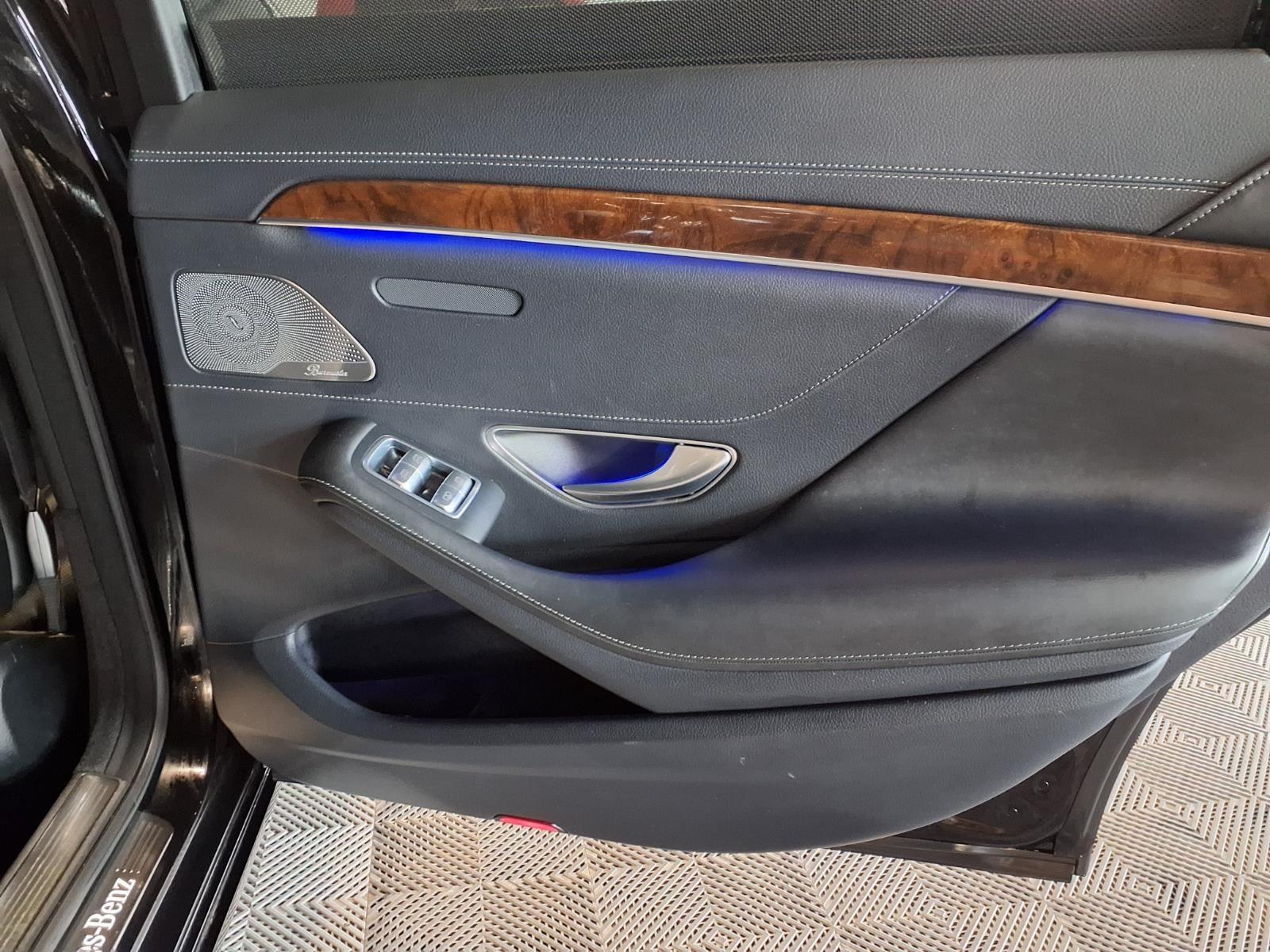 2015 Mercedes-Benz S-Class S 550 - Black exterior view 9