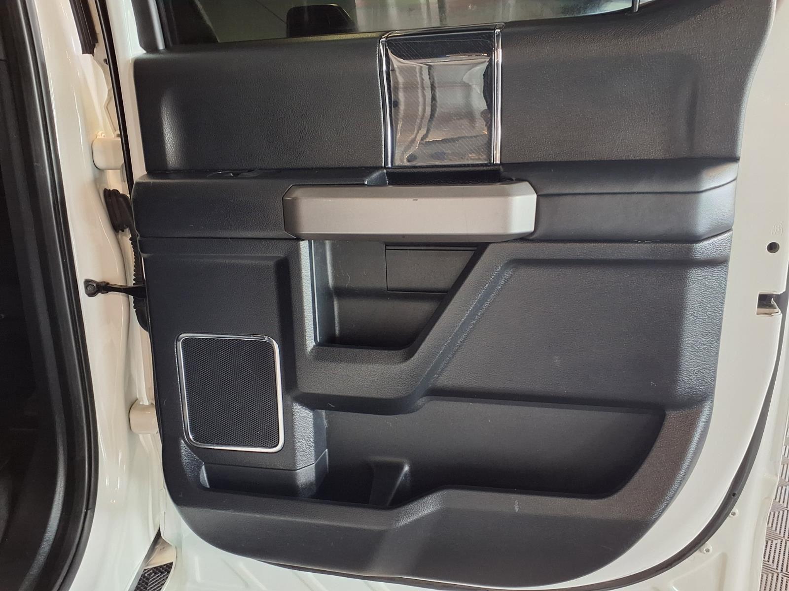 2020 Ford Super Duty F-250 SRW Platinum - Star White Metallic Tri-Coat exterior view 11