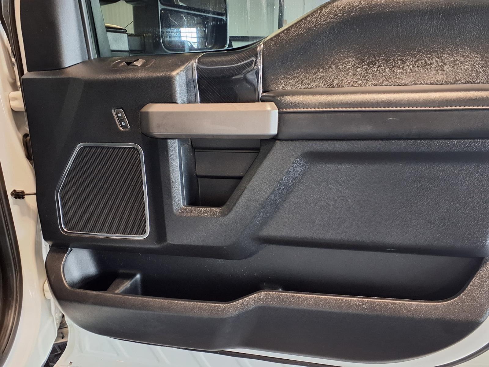 2020 Ford Super Duty F-250 SRW Platinum - Star White Metallic Tri-Coat exterior view 13